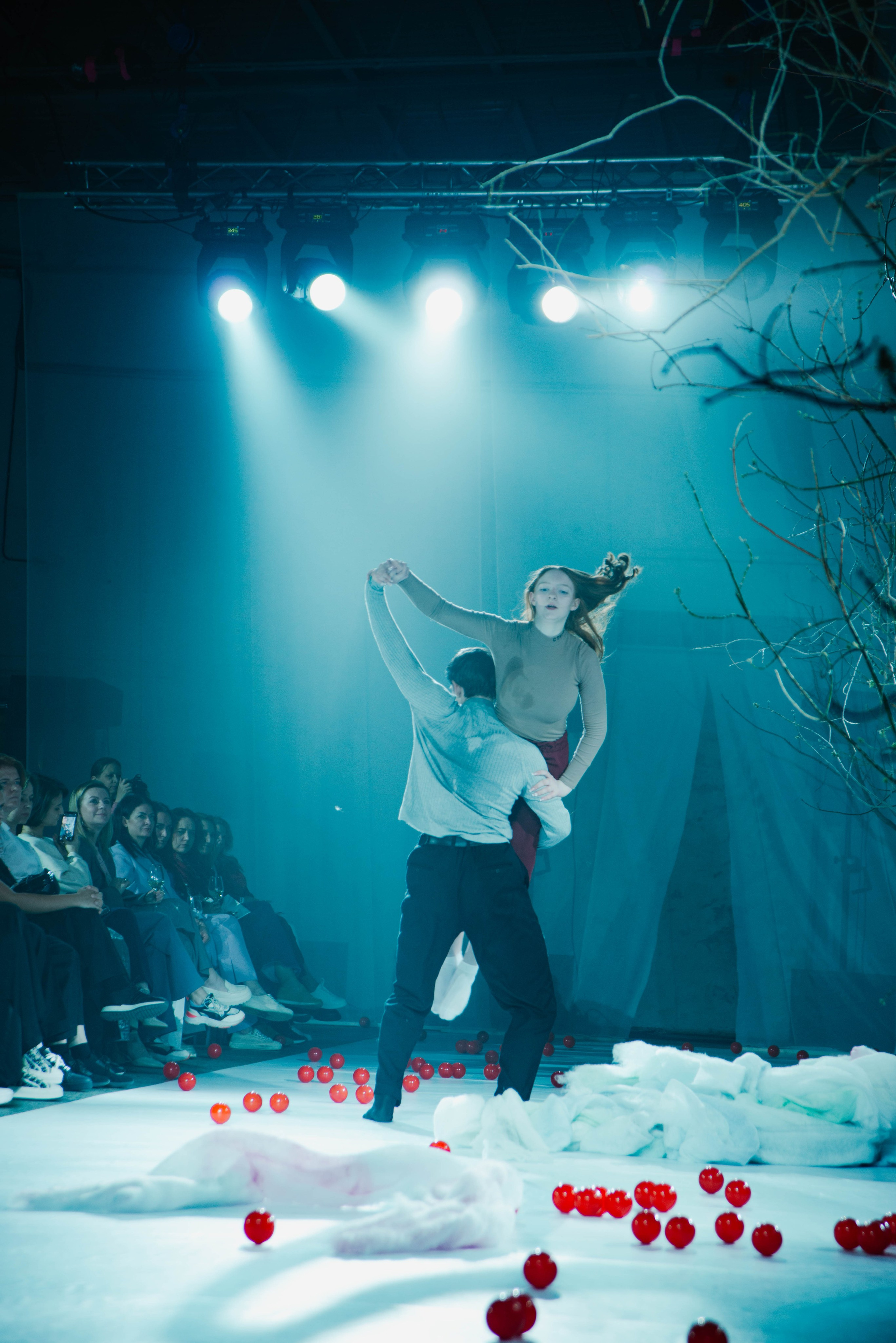 Показ «Красный Шум». Ксения Glossa. Портретный и репортажный фотограф в Самаре