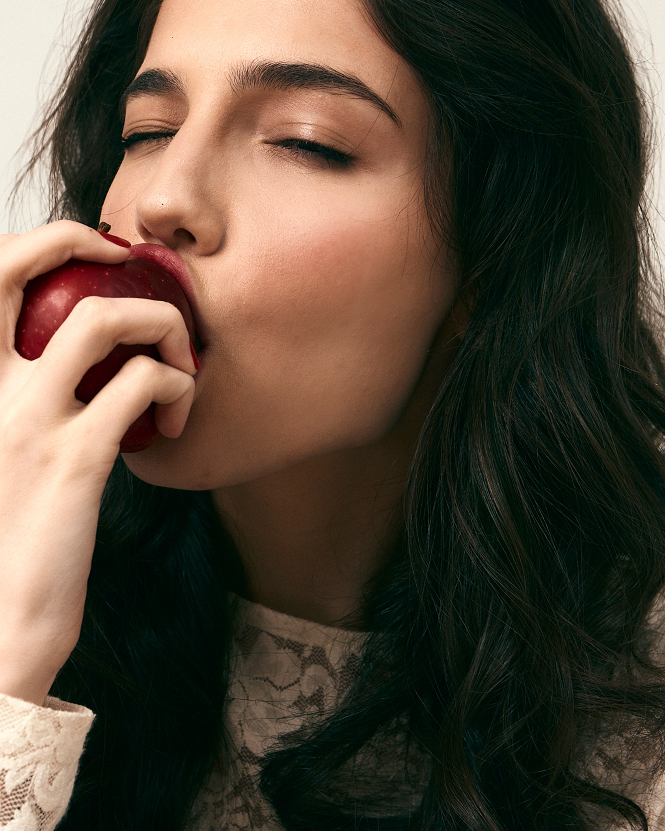 Визуал для салона красоты «Большое Красное Яблоко». Ксения Glossa. Портретный и репортажный фотограф в Самаре