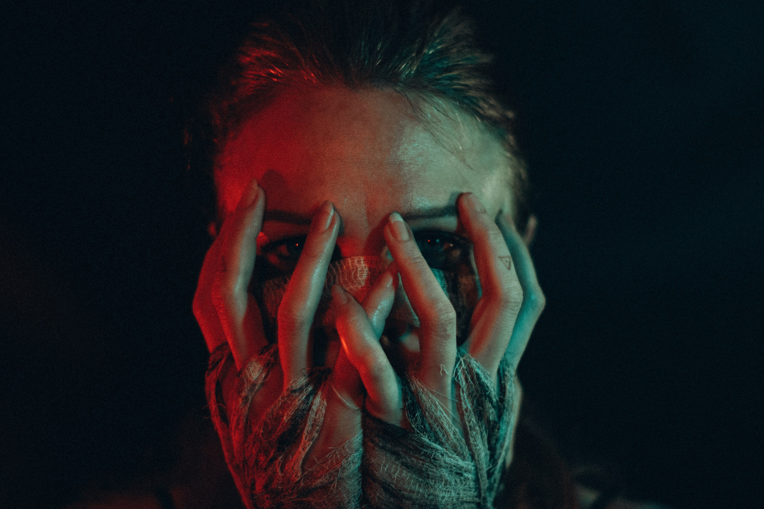 H E L E N. Портретный и уличный фотограф в Санкт-Петербурге Сергей Кутьин