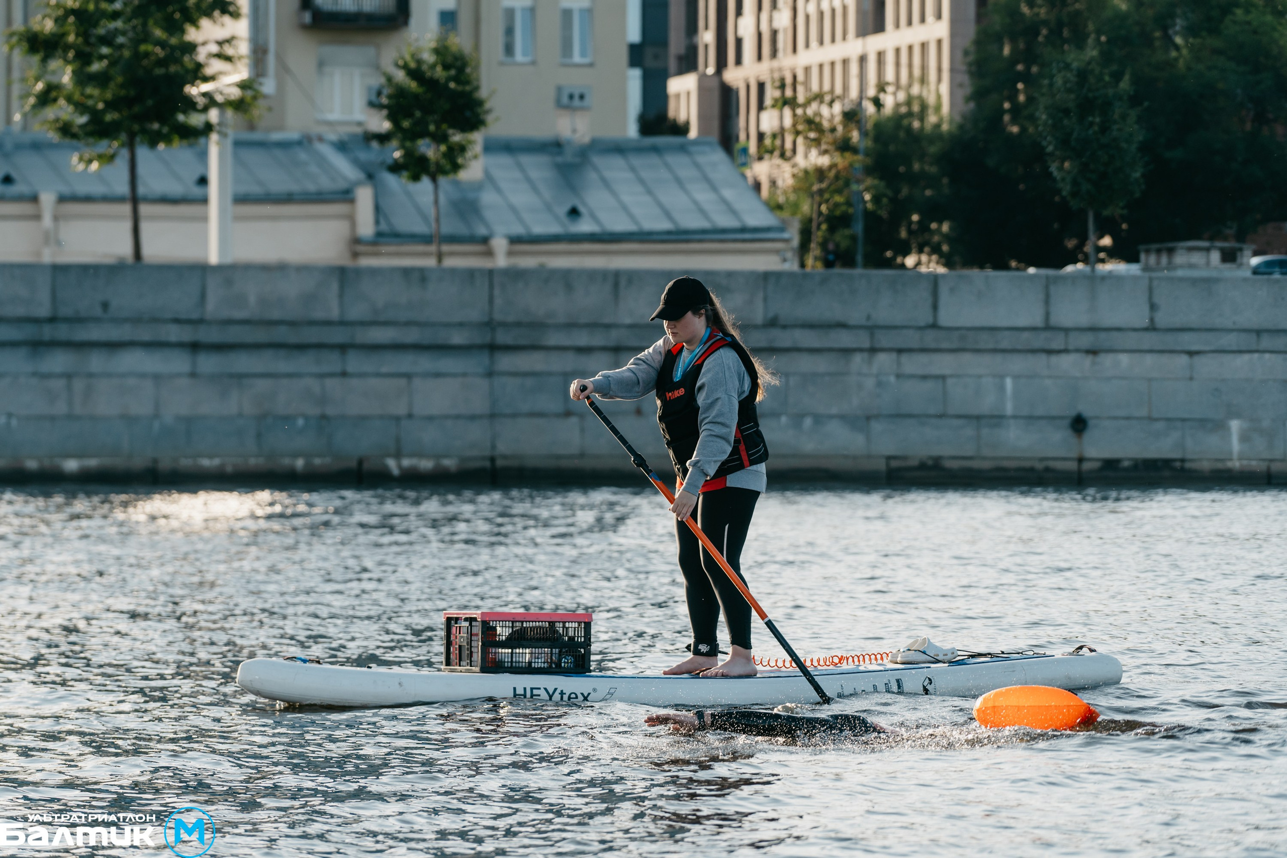 А также всегда подсказывала, где плывет Макс