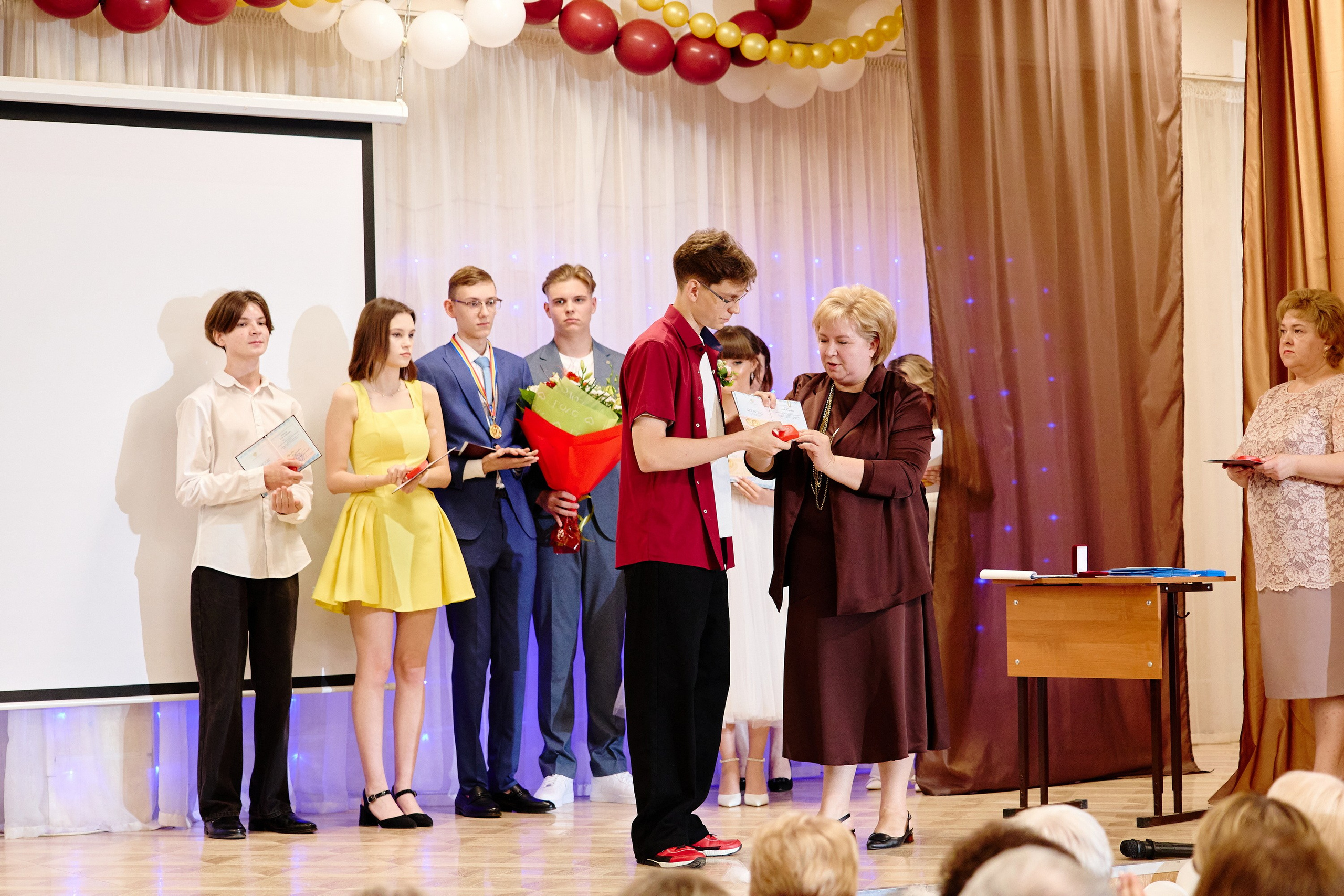 Выпускной 35 Сош. Фотограф Выпускные альбомы Таганрог Сергей Коробченко