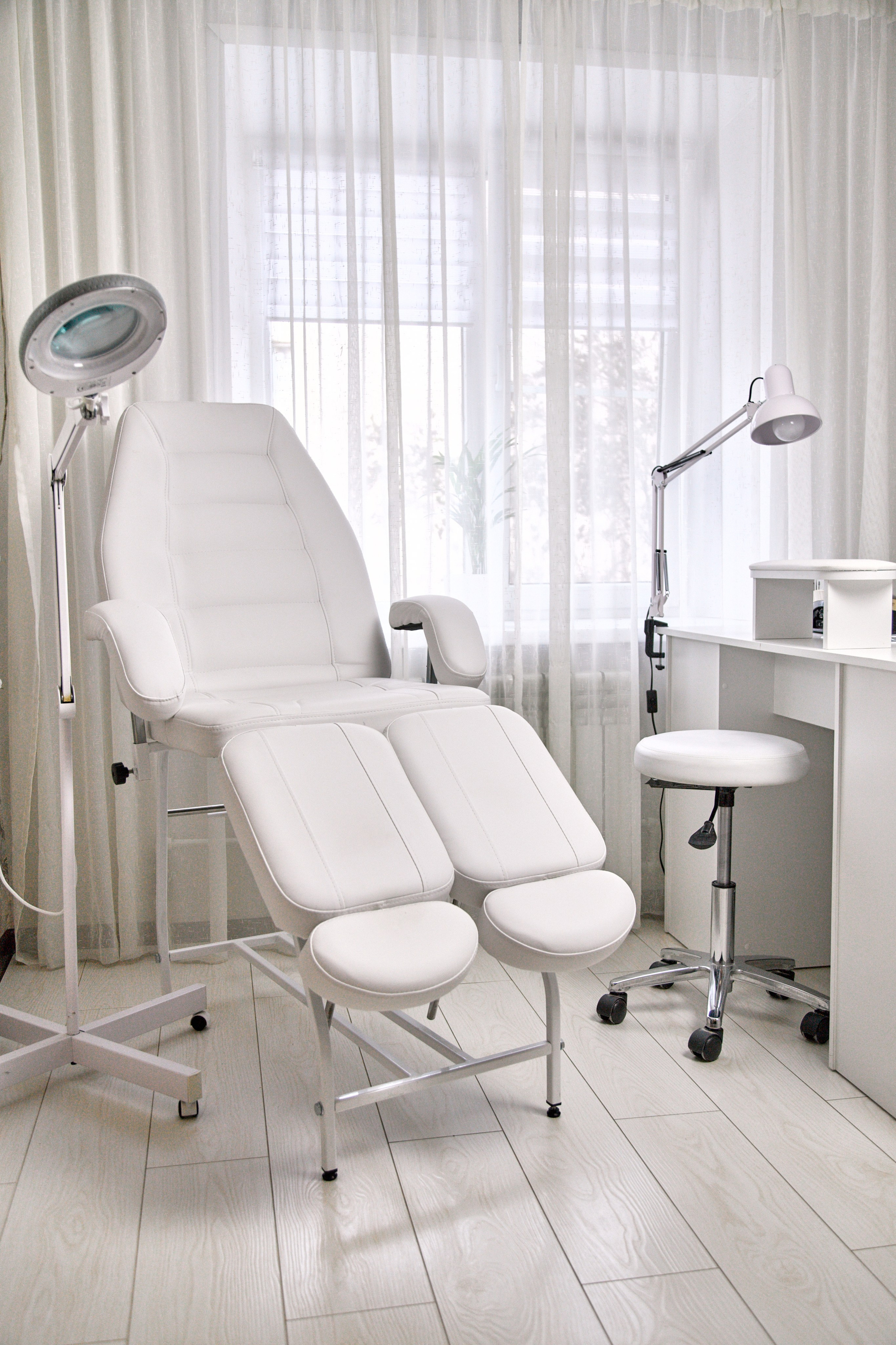 Ольга Валавина — мастер коллаген-педикюра и аппаратного маникюра. Фотограф Челябинск — Кирилл Устюжанин