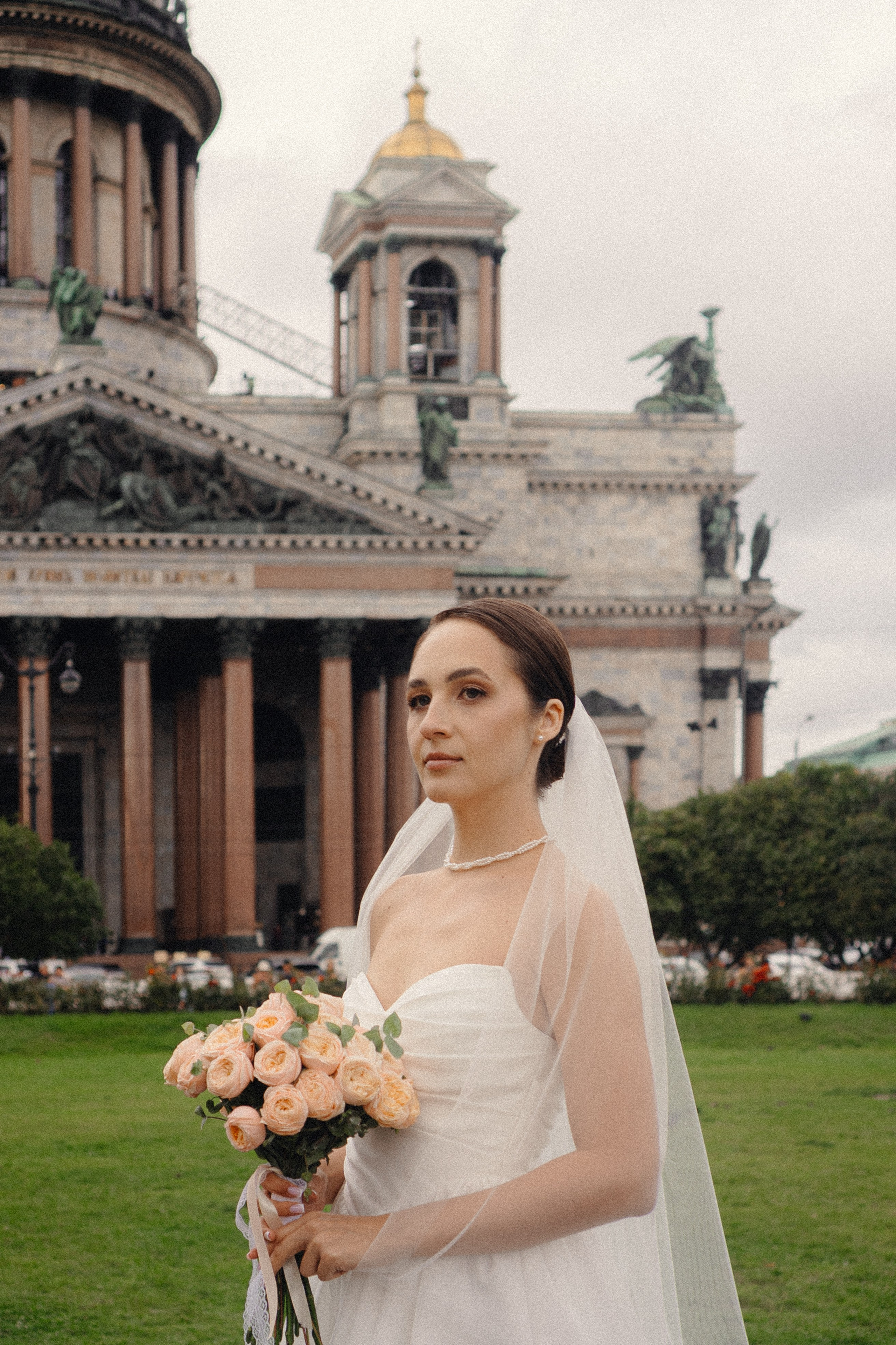 СВАДЕБНАЯ ПРОГУЛКА В САНТК-ПЕТЕРБУРГЕ (ИСАКИЕВСКИЙ СОБОР, ЗИМНЯЯ КАНАВКА, ЭРМИТАЖ И БОЛЬШАЯ МОРСКАЯ УЛИЦА). Профессиональный фотограф, Санкт-Петербург — Виктория Богомолова