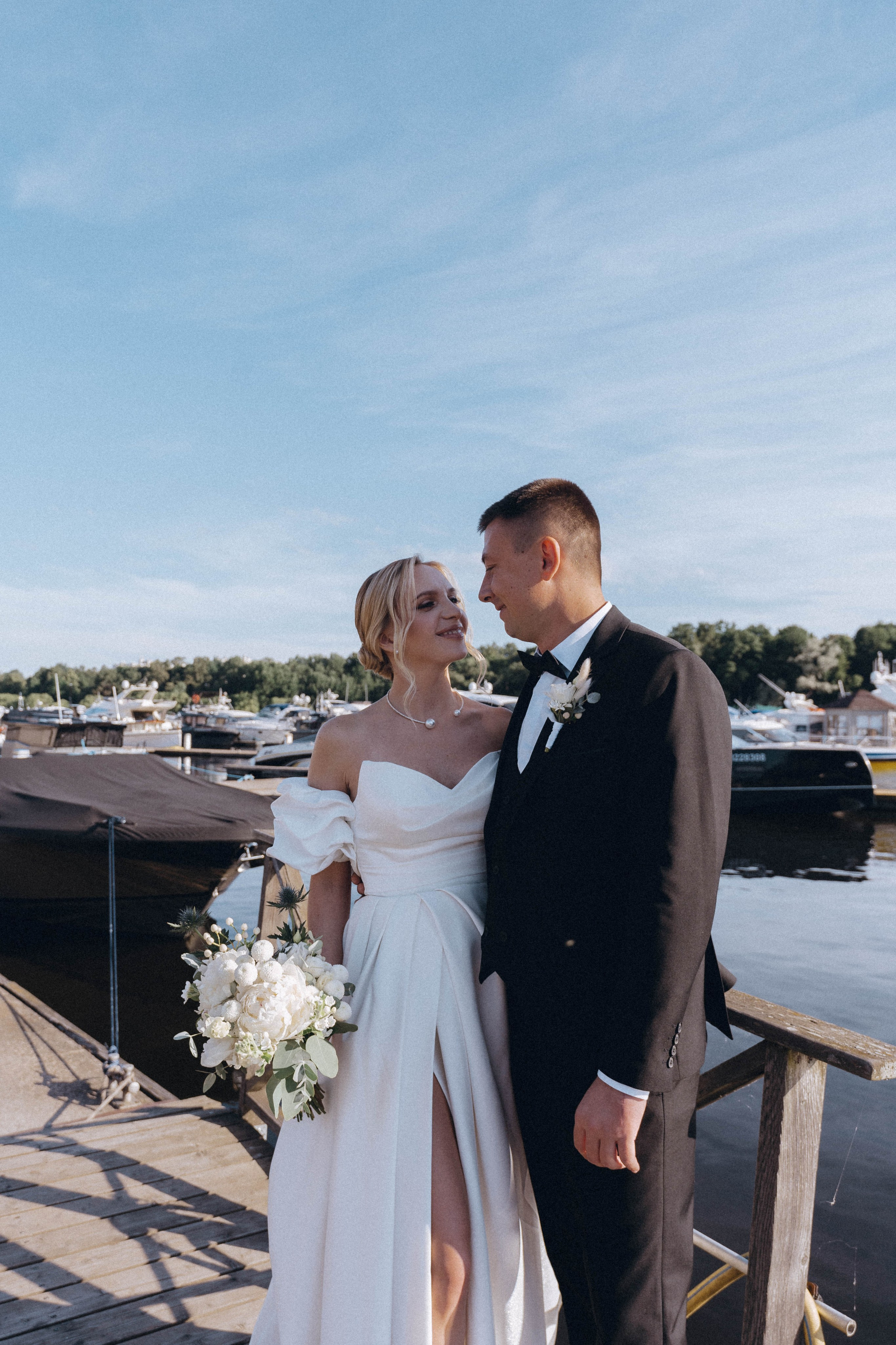 СВАДЕНБНАЯ СЬЕМКА НА КАТЕРЕ ПО КАНАЛАМ САНКТ-ПЕТЕРБУРГА И В АКВАТОРИИ НЕВЫ. Профессиональный фотограф, Санкт-Петербург — Виктория Богомолова