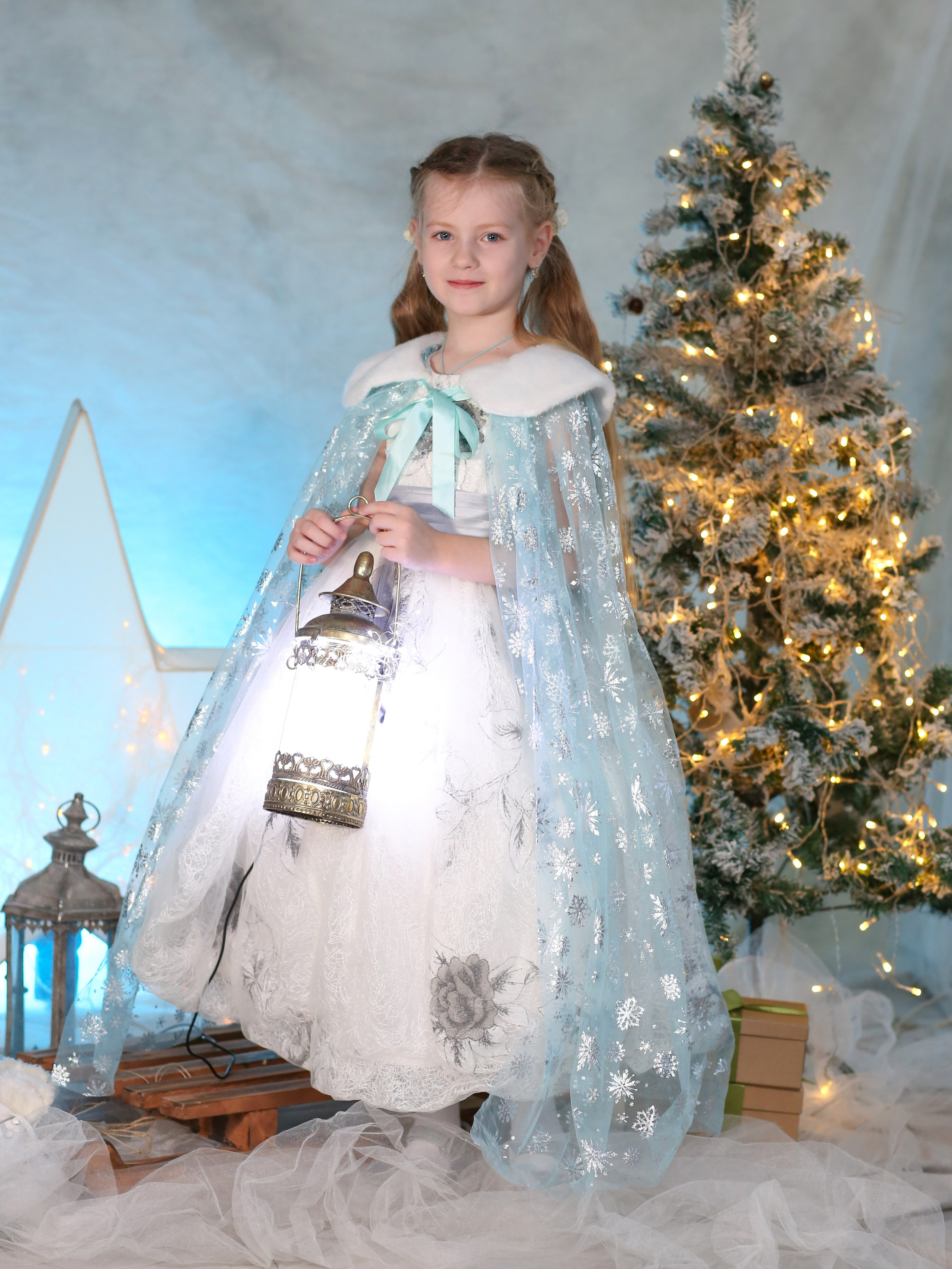 Общее фото в детском саду с выездным реквизитом в Тюмени. Выпускные альбомы в Тюмени для школ, садов, вузов спортивных секций