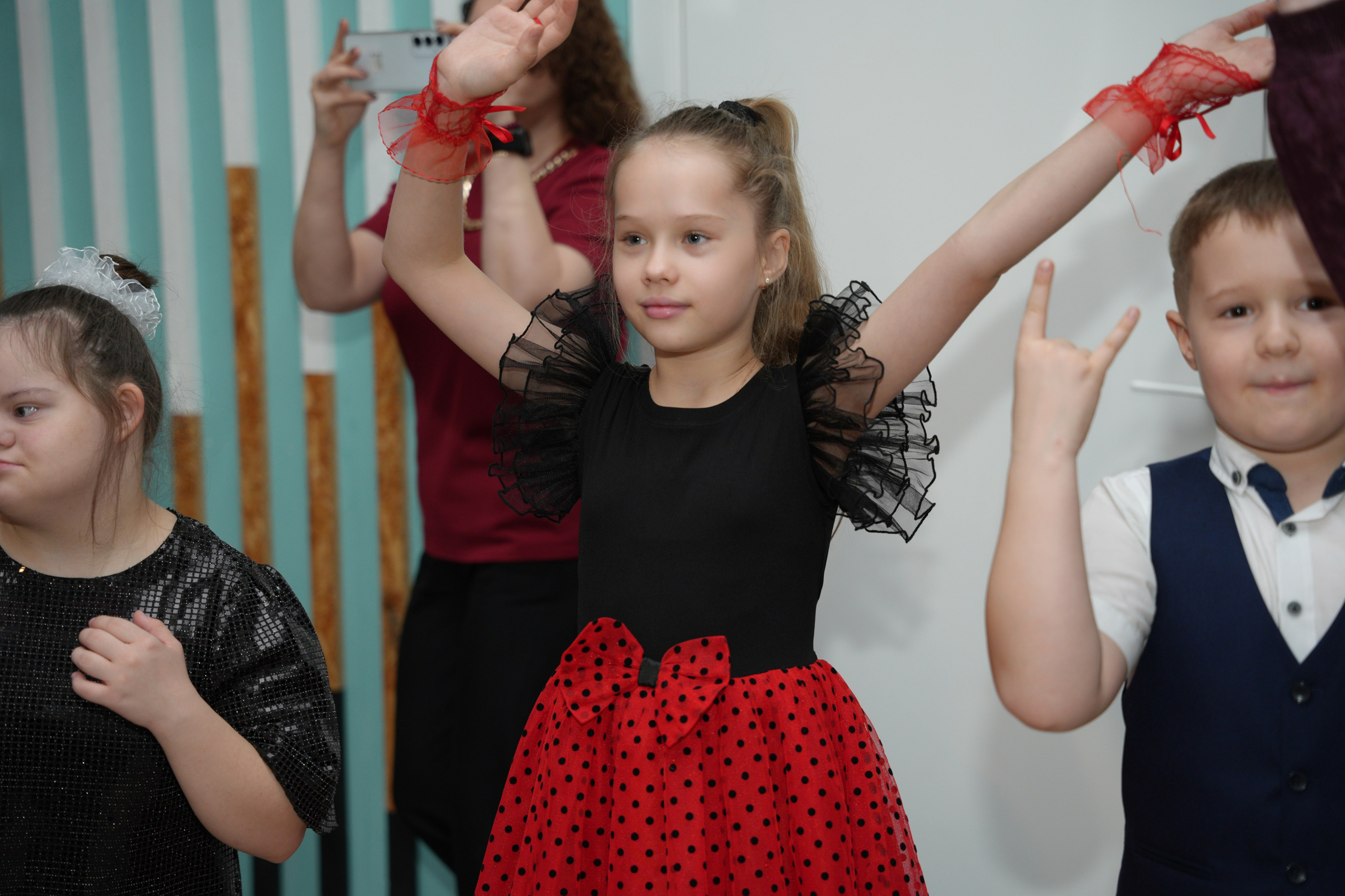 Социально —благотворительная акция «Ты в этом мире не один», посвященная Международному дню инвалидов. ВЫПУСКНЫЕ АЛЬБОМЫ, Школьный фотограф, семейный и свадебный в Саратове и области Ольга Плаксина