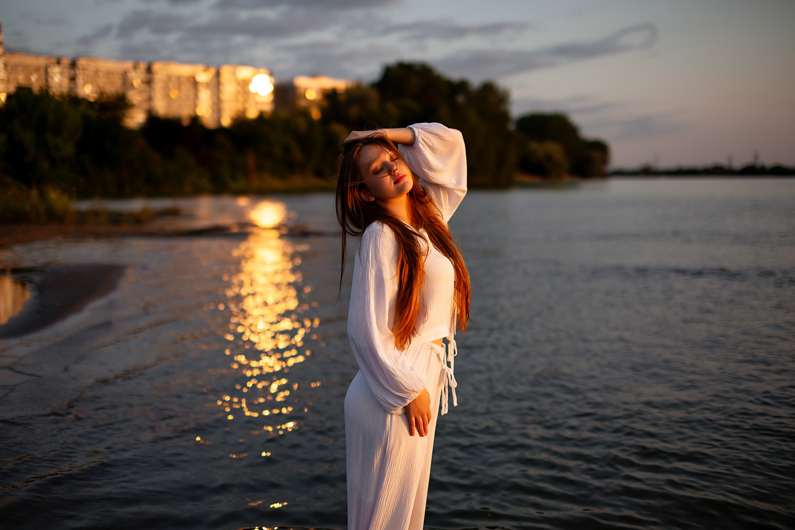 У воды. Https://malovafoto.ru