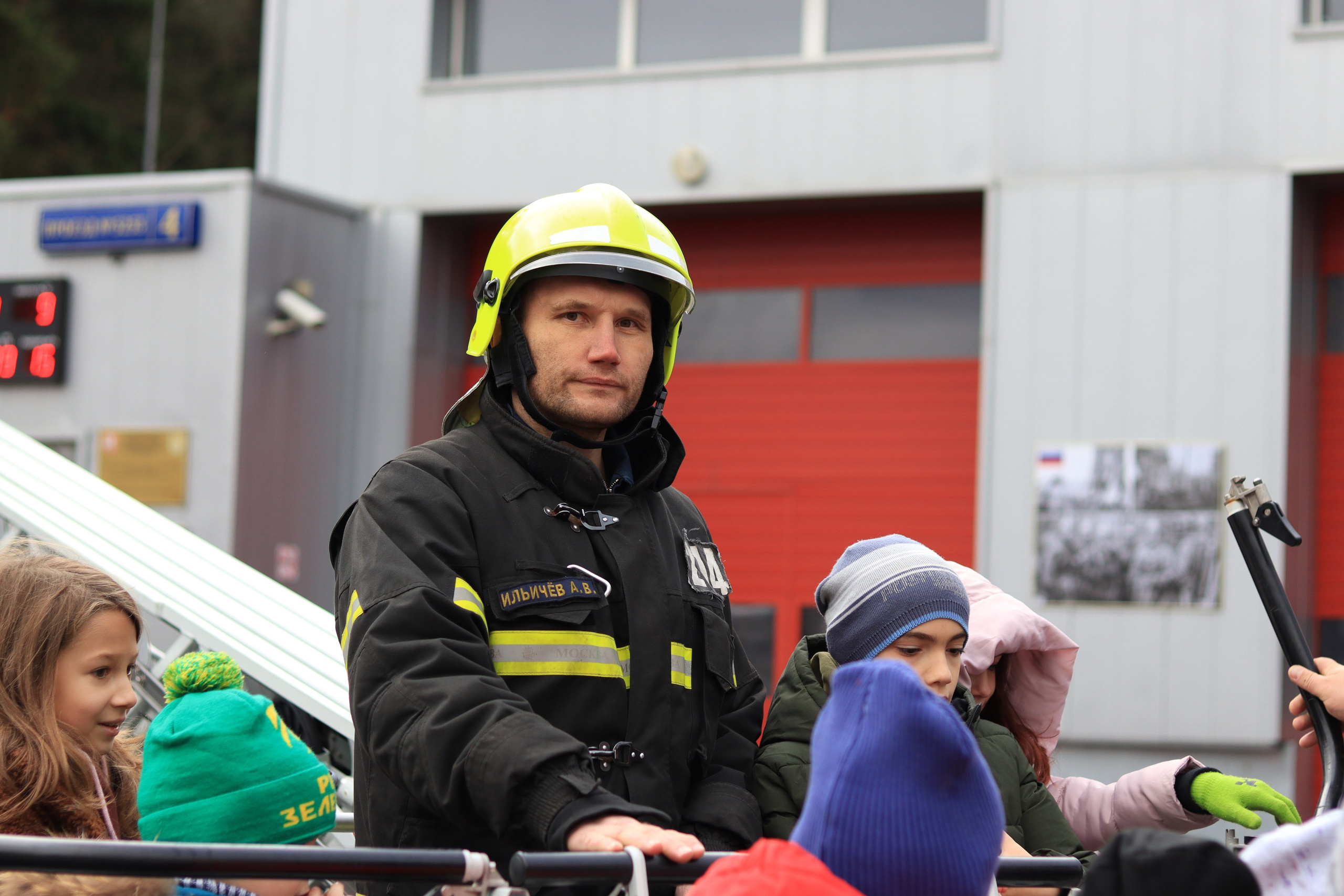 Экскурсия в пожарно-спасательный отряд № 214. Репортажный фотограф в Москве и Зеленограде Karina-vozd