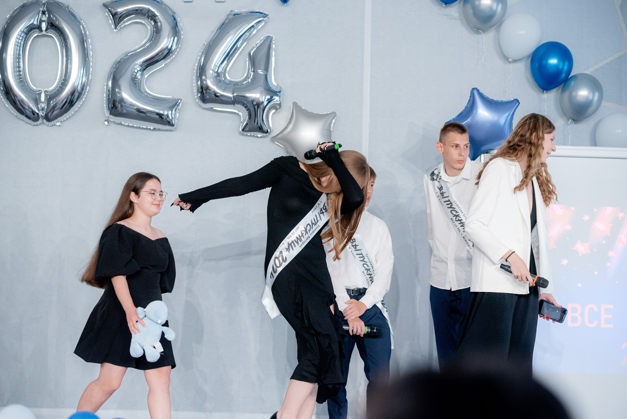 86 школа. Вручение. ДК Тракторозаводского района. Фотограф в Волгограде и Волжском Александр Горбань