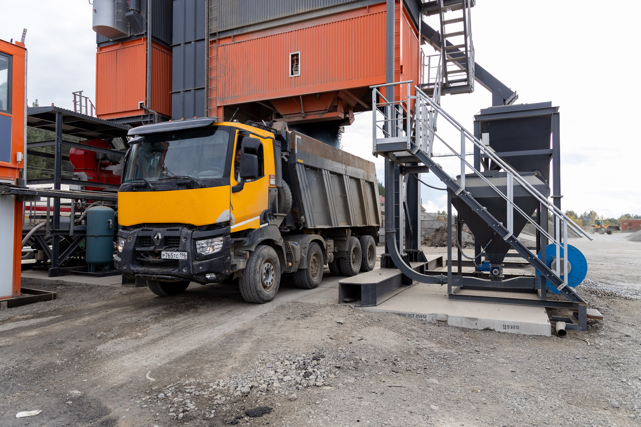 Асфальтовый завод, г. Нижняя Тура. Фотограф Родион Нарудинов