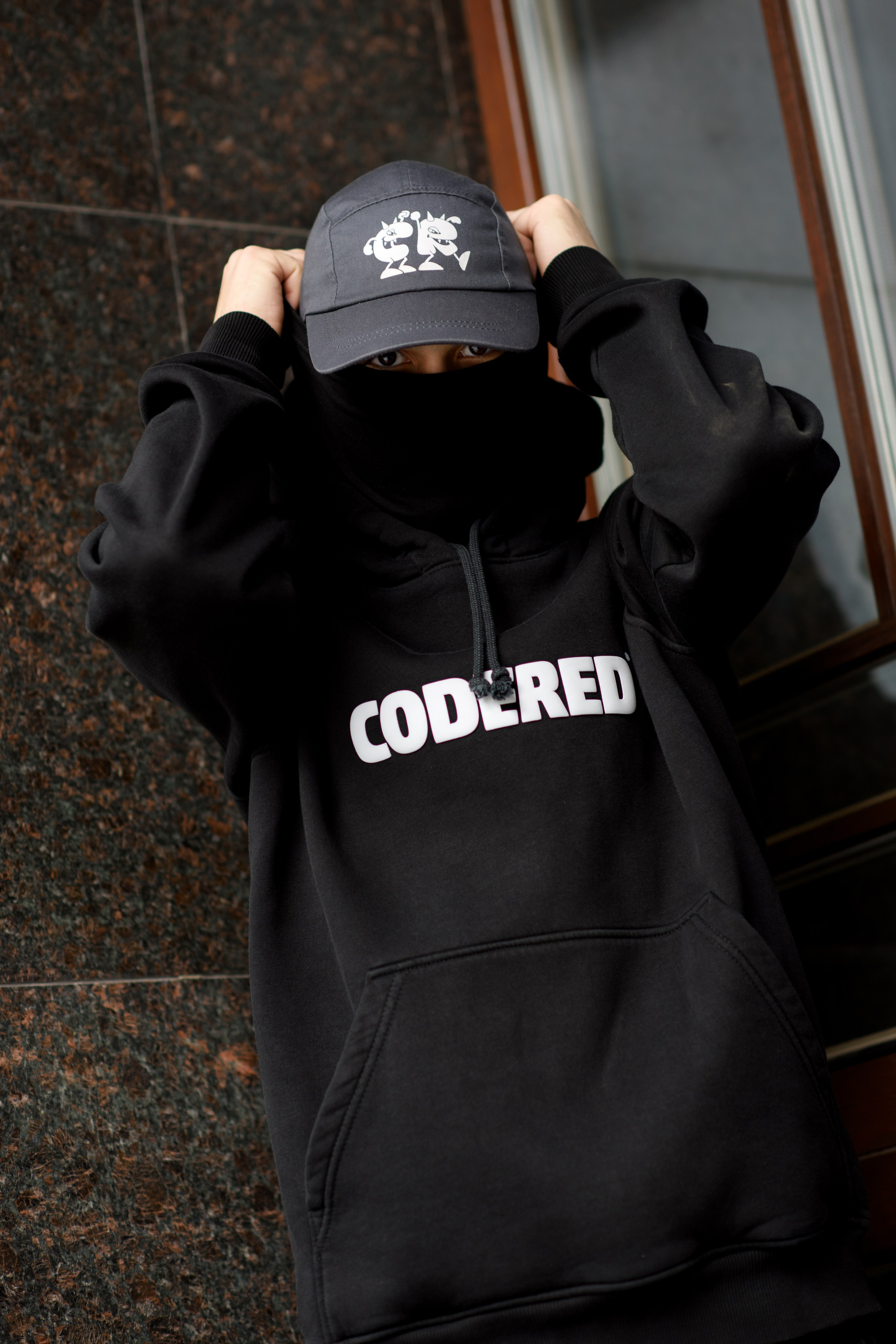 Фотосессия мальчика-подростка в городе. Главная