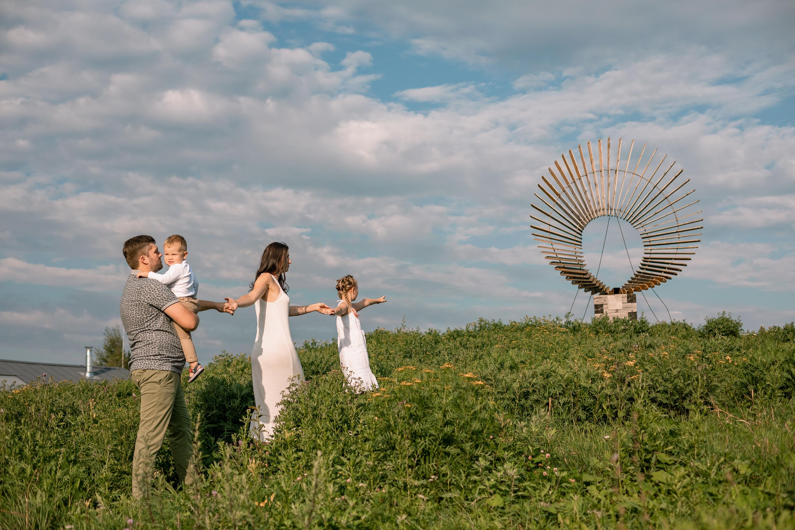 Софья и Василиса в заснеженном парке. Женский семейный фотограф Тула Москва Захарова Анна