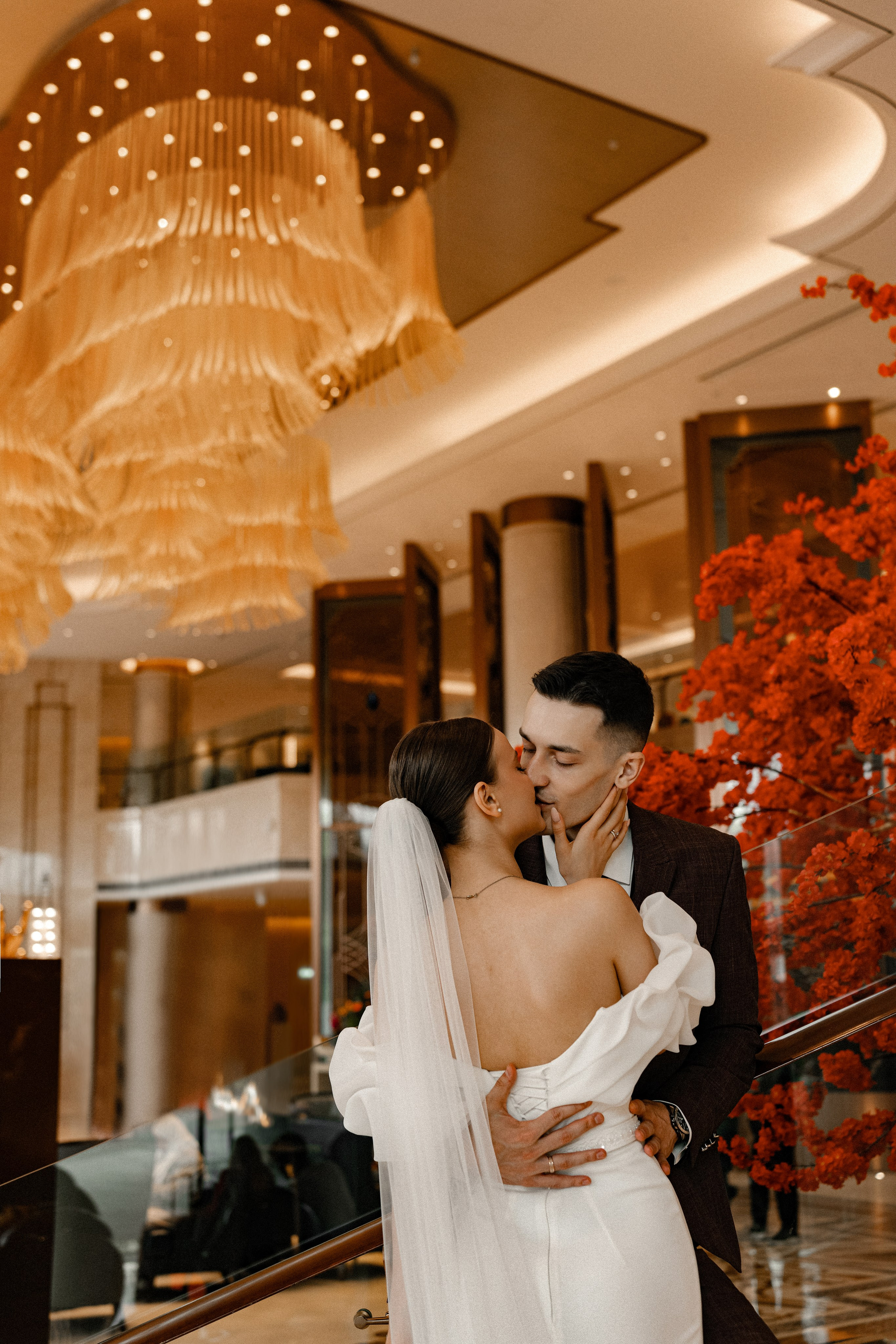 Свадебная фотосессия в Бутырском ЗАГС (Дворец Бракосочетания № 4) и прогулка в отеле Solux (Солюкс)