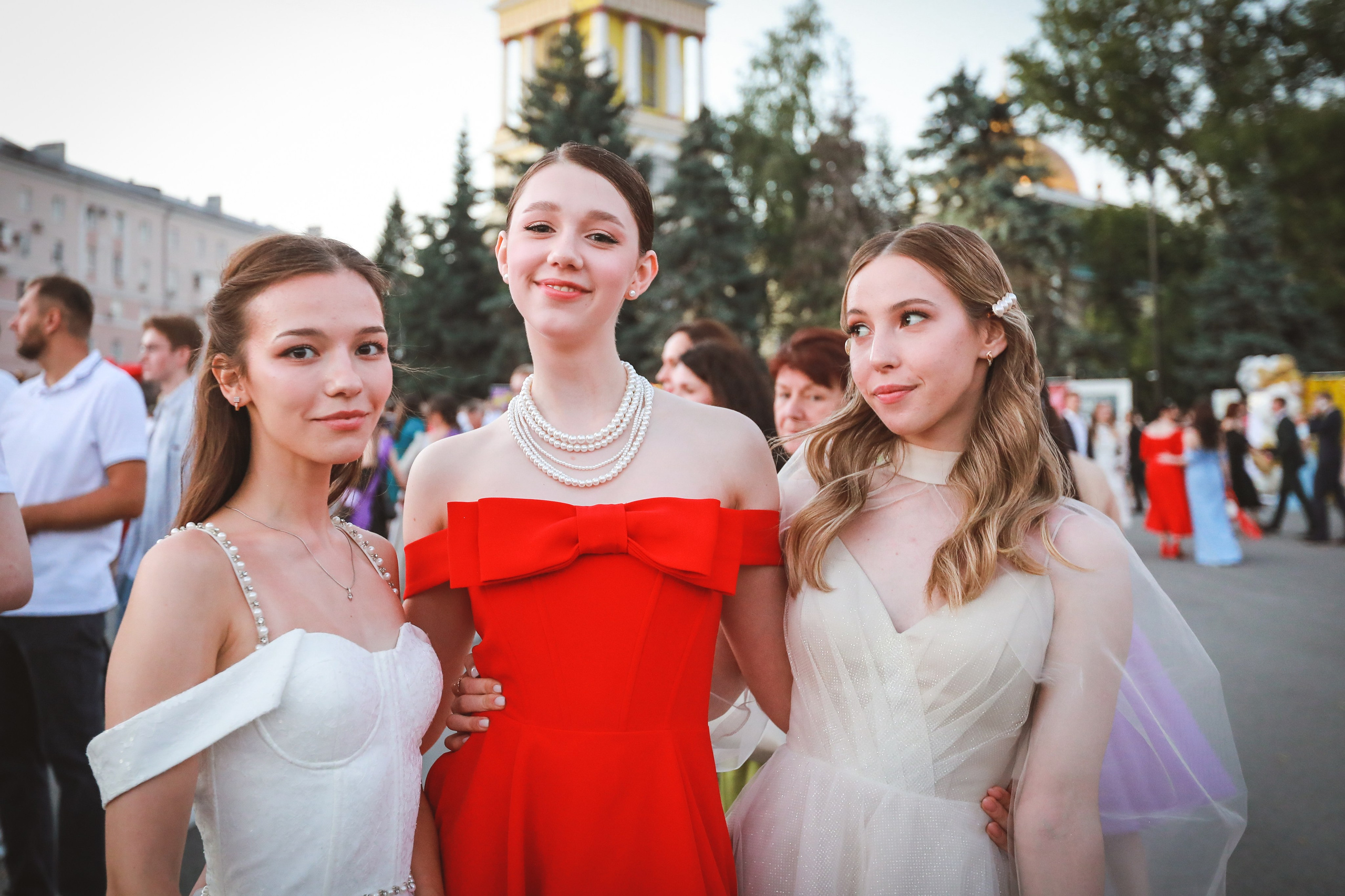 Выпускники на улице Ленина в Липецке