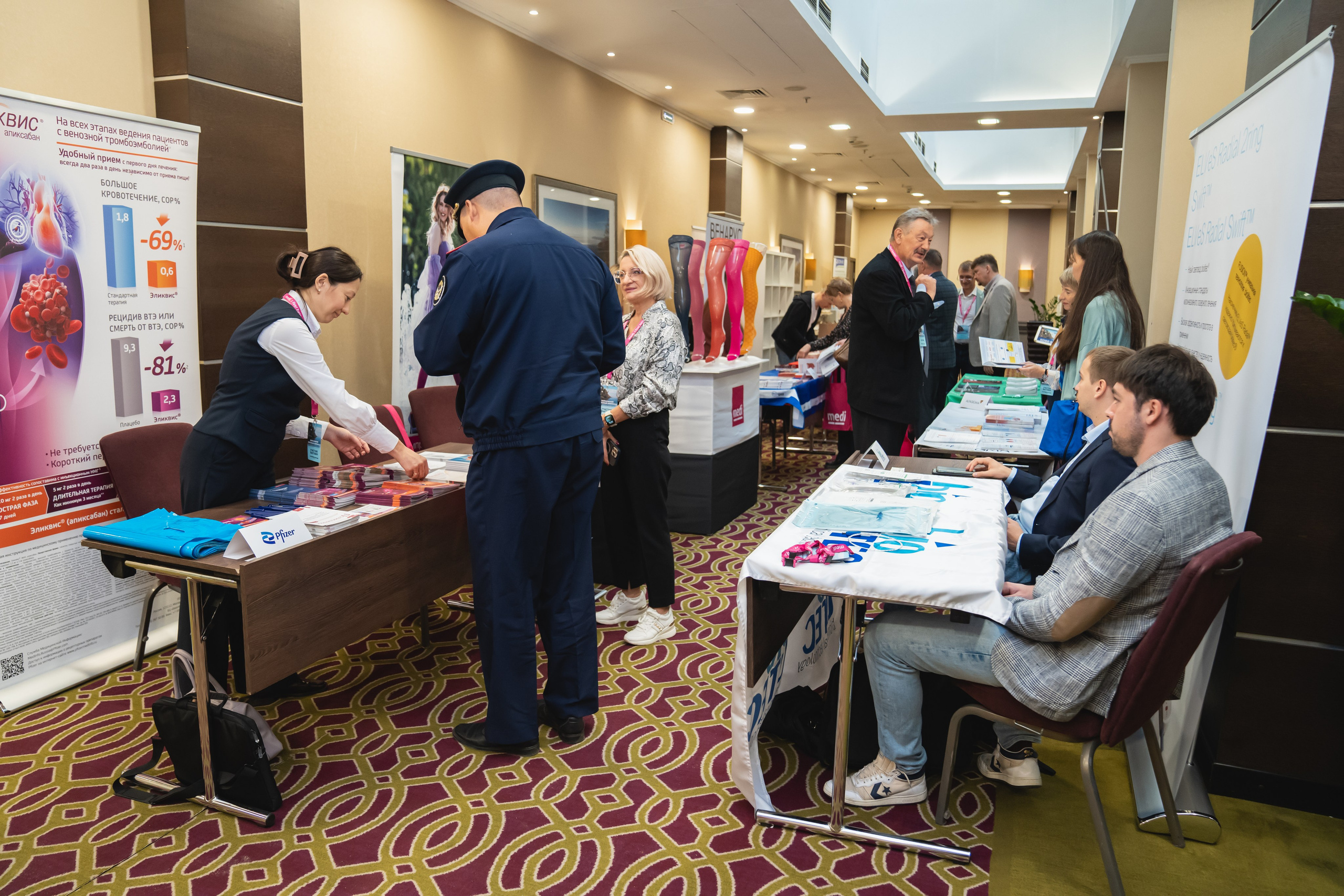 Фотосессия форумов, конференций. Занимаюсь профессиональной фотографией и живу рядом с Байкалом. Работаю в разных жанрах