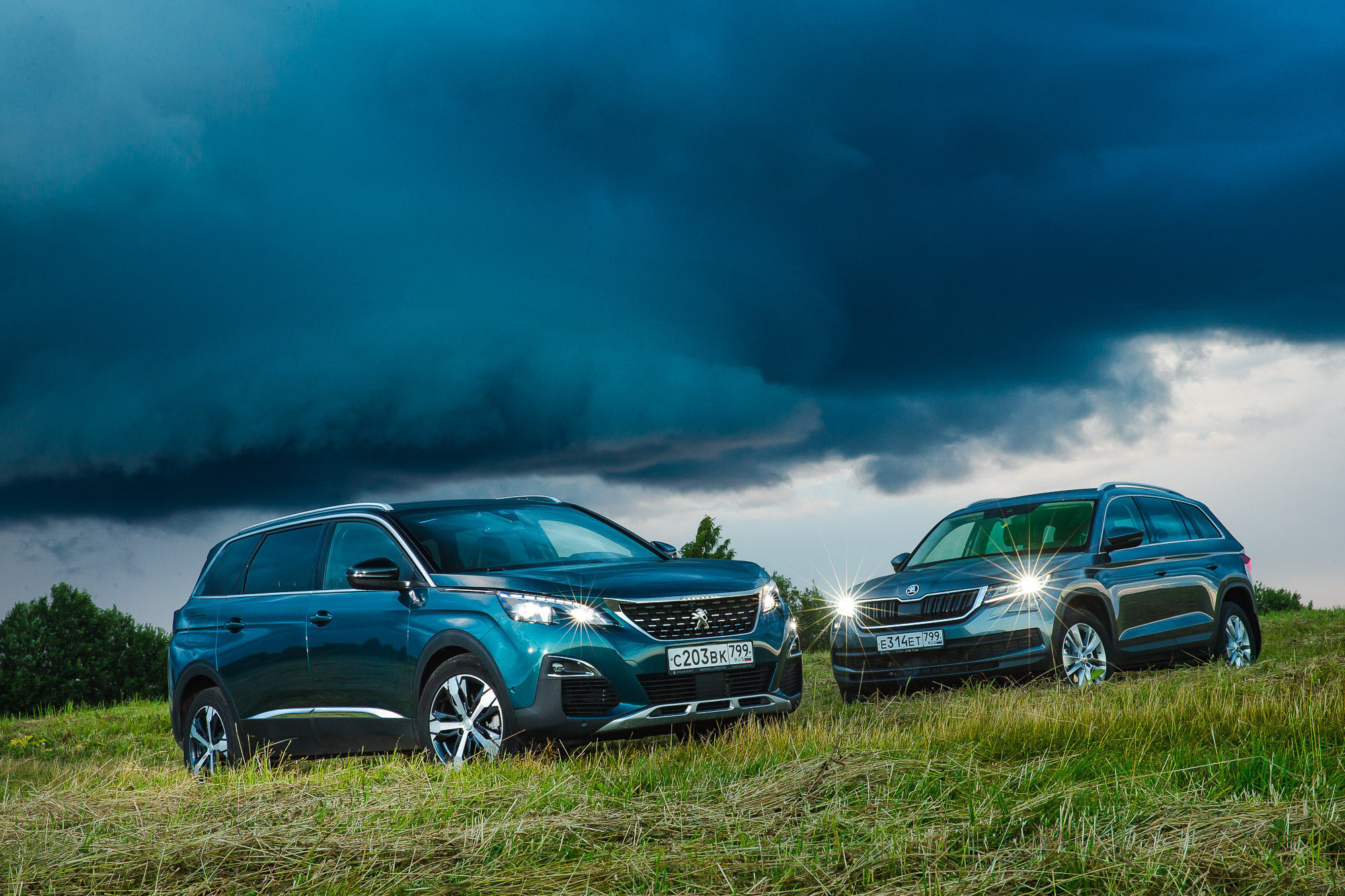 Peugeot 5008 & Skoda Kodiaq. Фотограф Дмитрий Питерский
