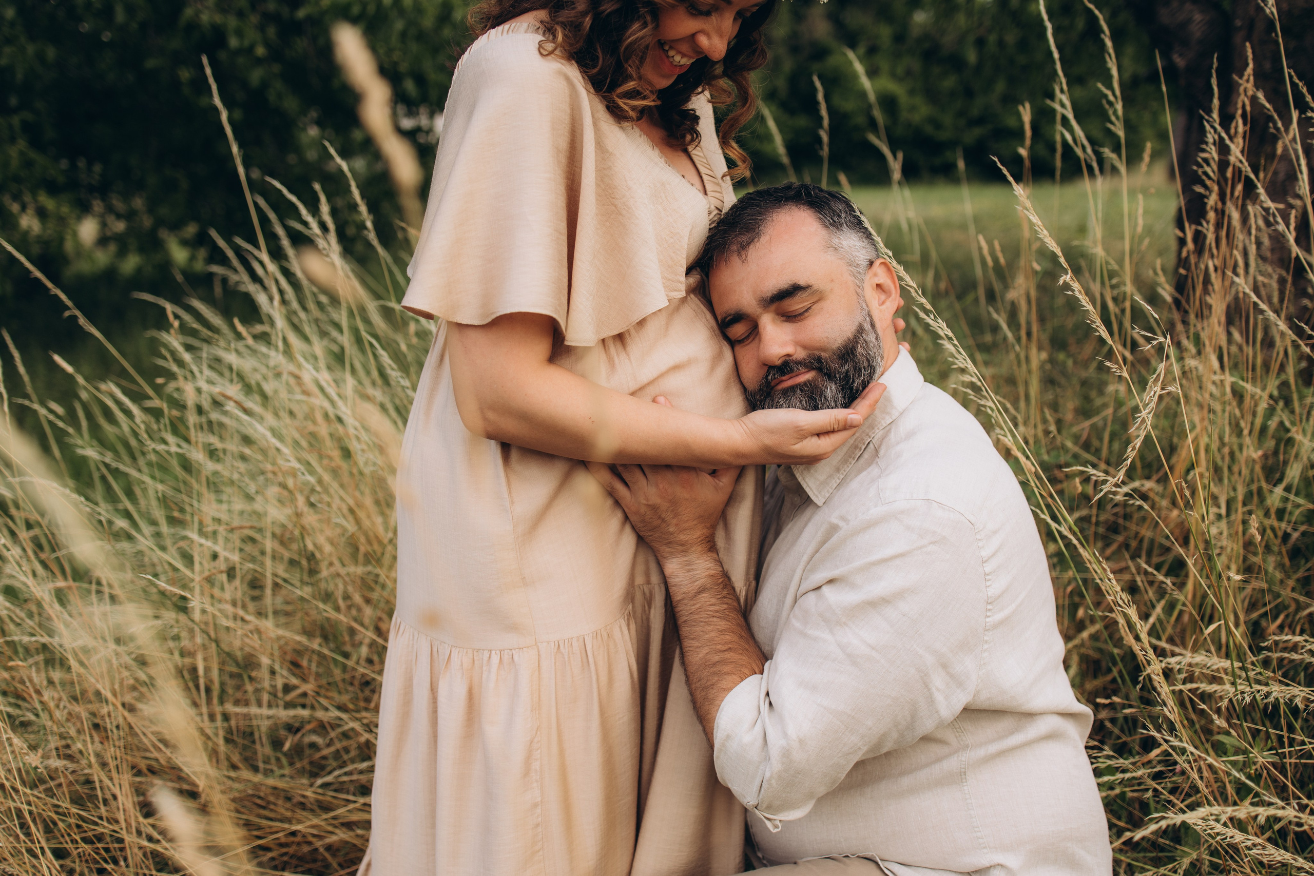 Babybauch-Shooting im Grünen. Fotografin in Erlangen, Nürnberg und Umgebung