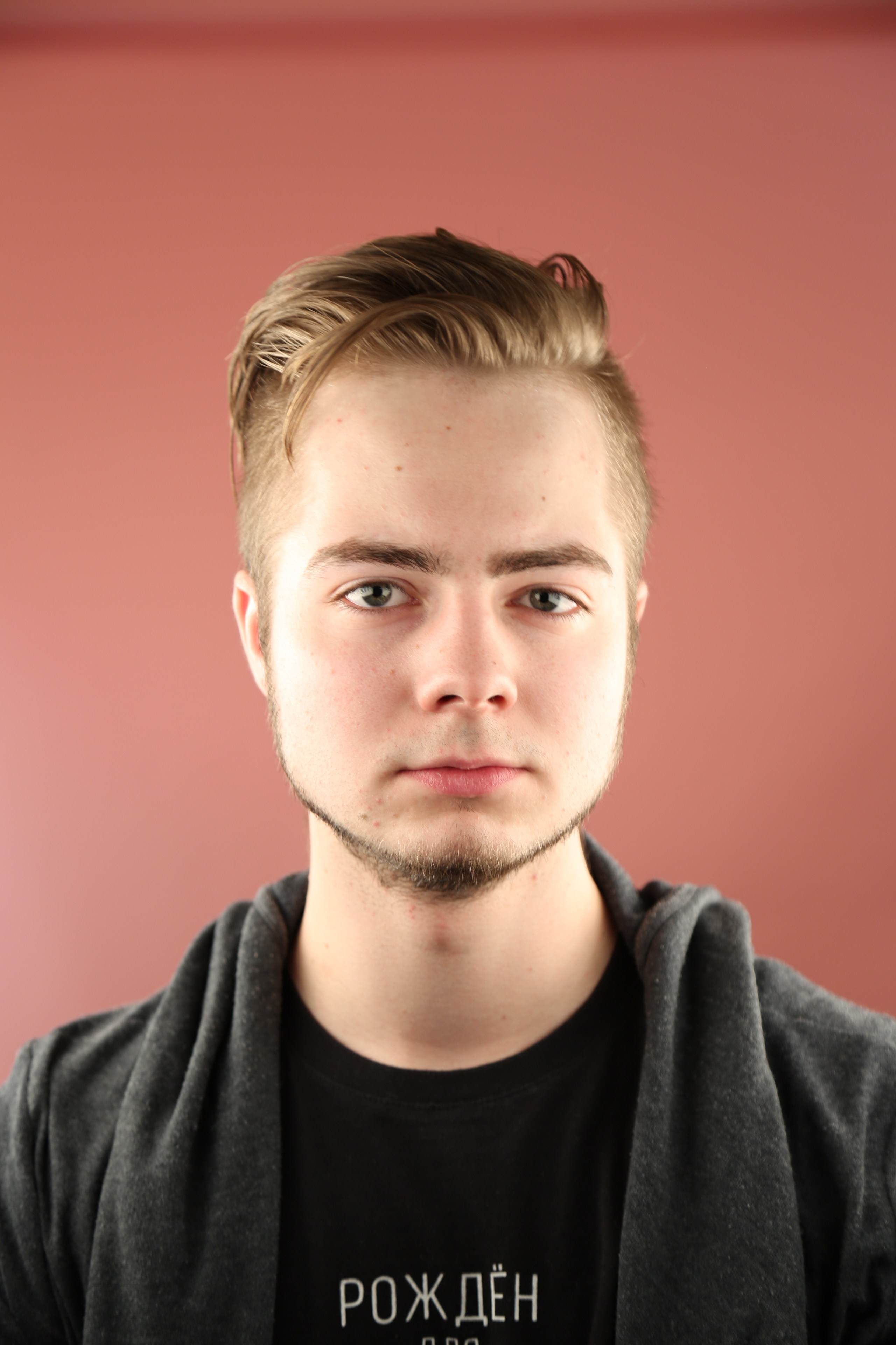 Мужской портрет. Фотосессия в студии в Москве от профессионального фотографа услуги по доступным ценам