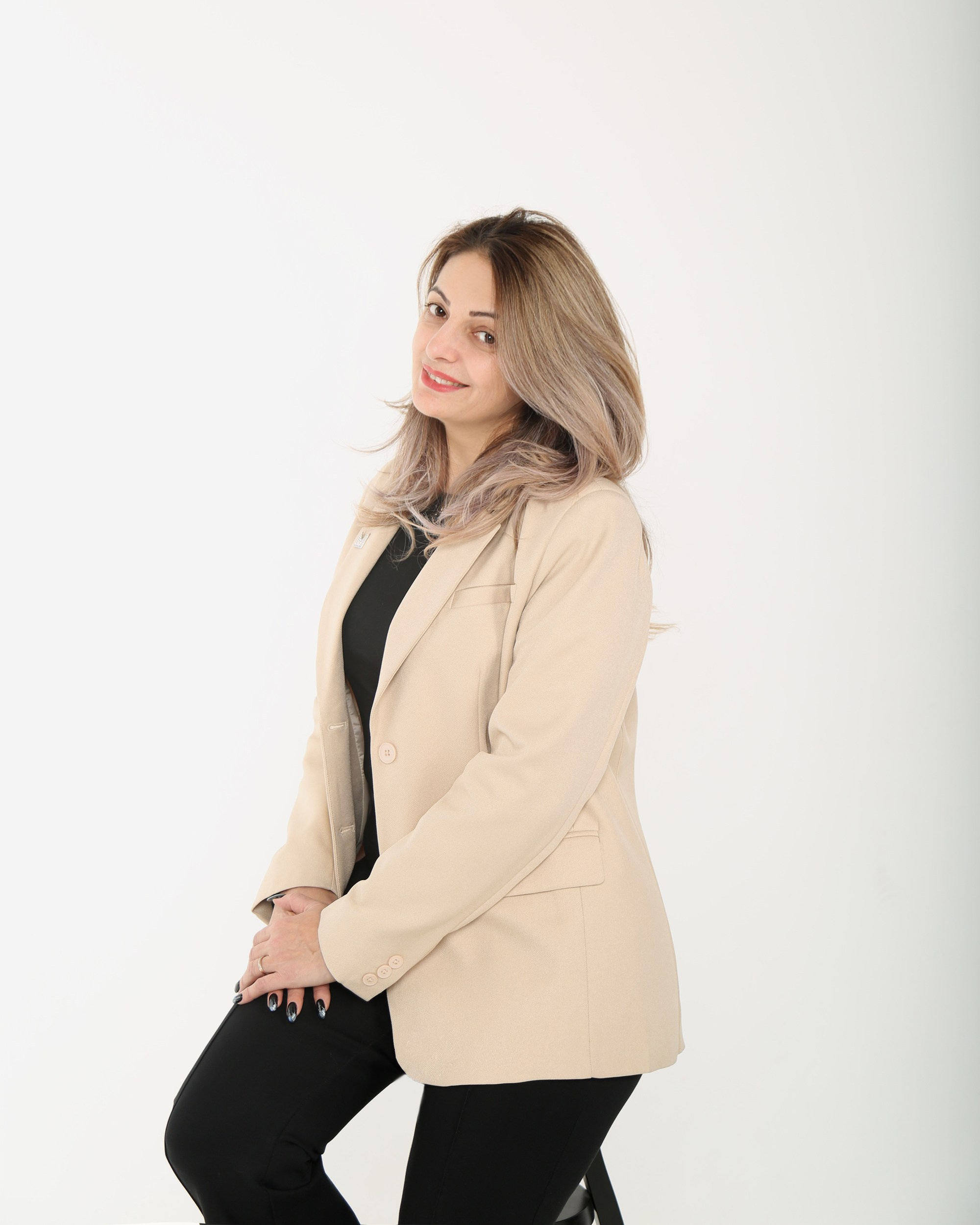 Корпоративная фотосессия в деловом стиле в студии в Москве Бизнес портреты сотрудников. Фотосессия в студии в Москве от профессионального фотографа услуги по доступным ценам