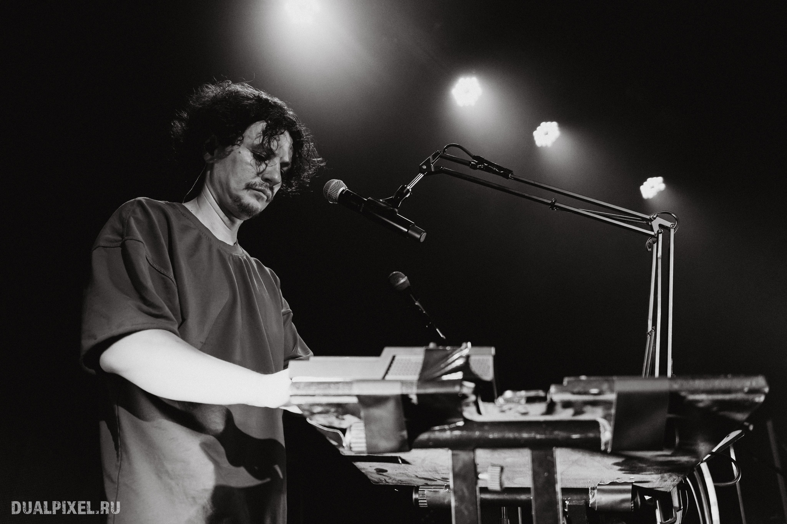 DenDerty концерт в Москве 30.03.2025. Магия музыки в кадре: Концертная Фотография