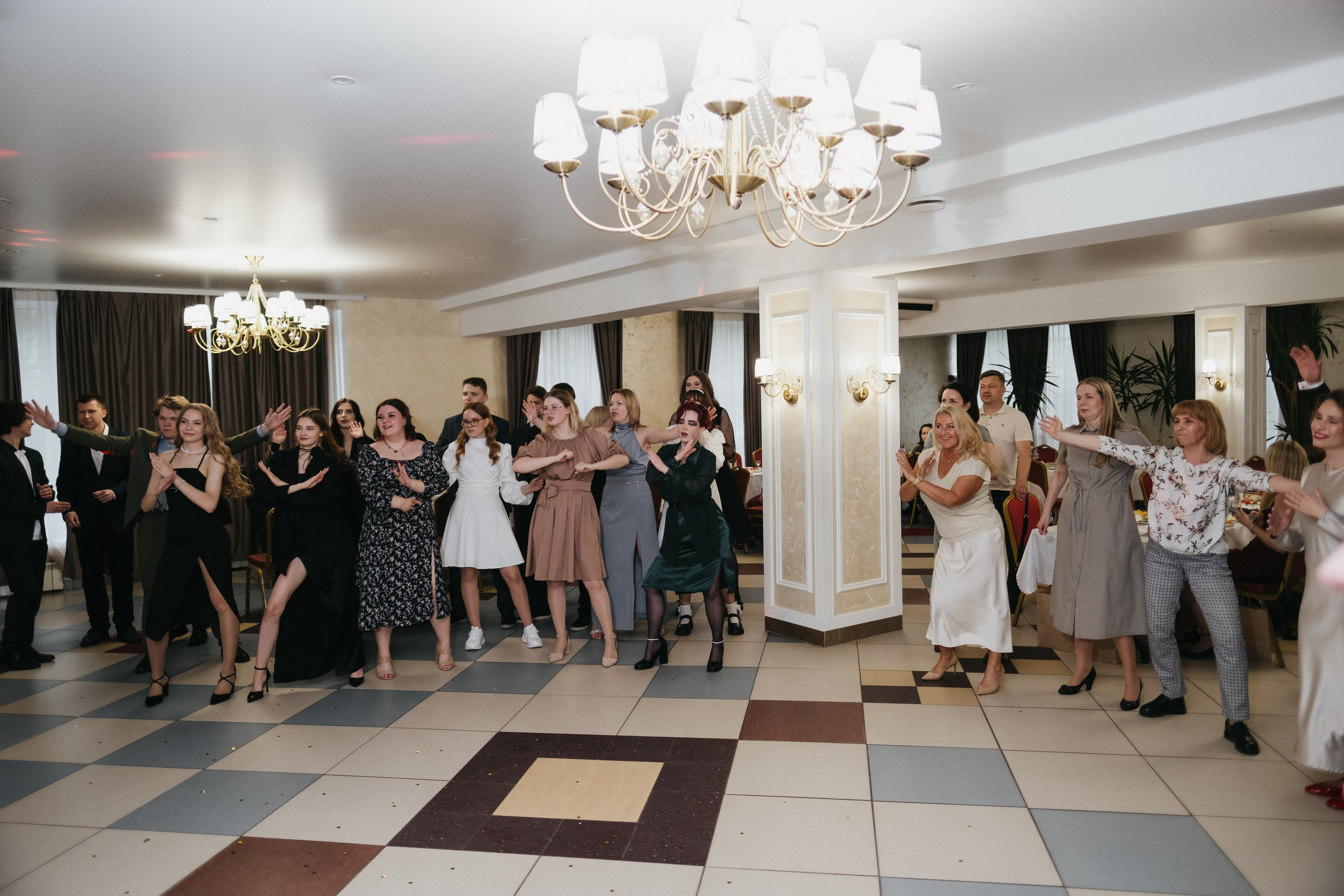 Выпускной 11 класс школы № 30. Свадебный и репортажной фотограф Денис Ожигин в Краснодаре и Краснодарском крае