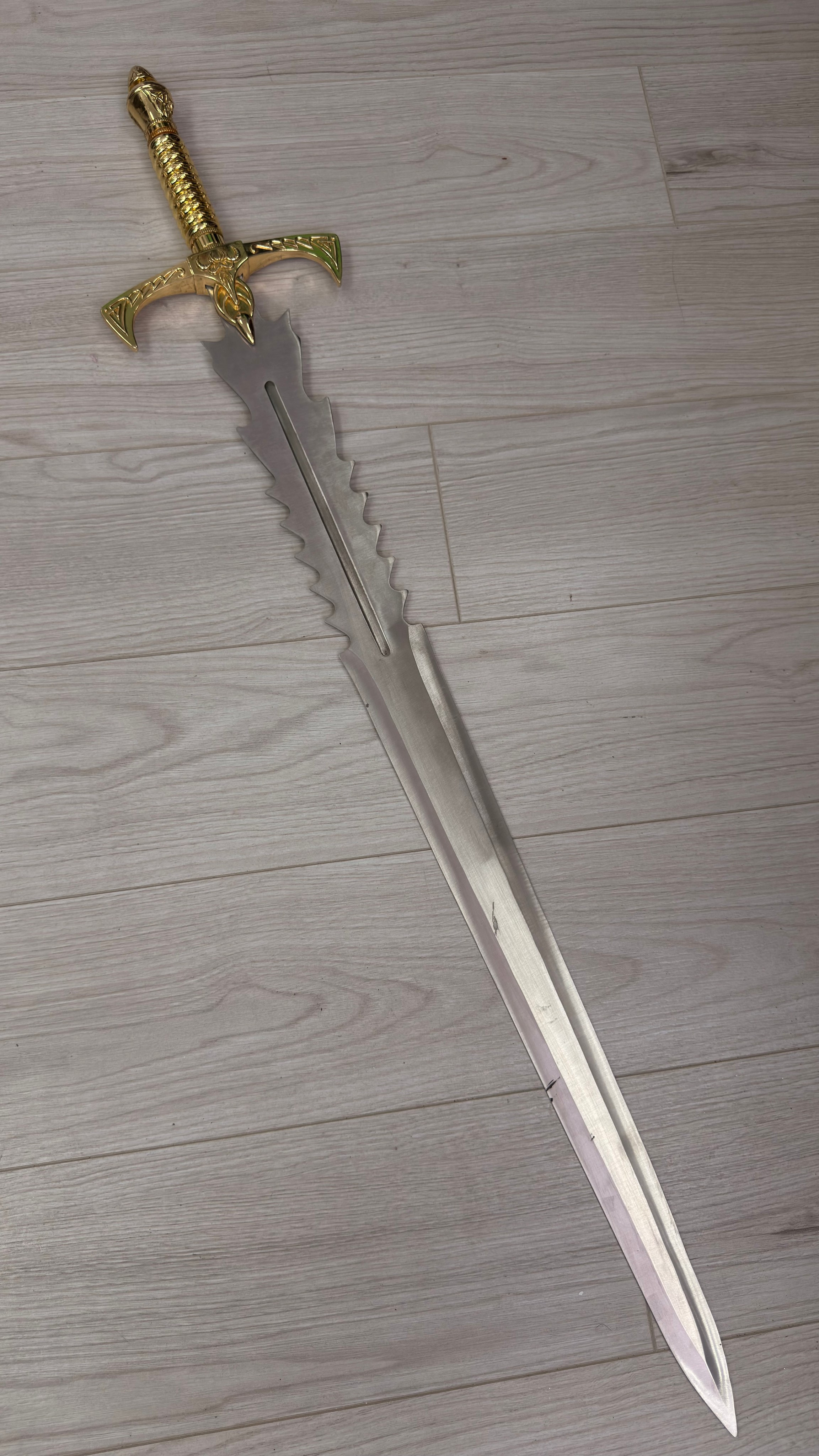 Оружейная в аренду. Аренда костюмов, платьев и реквизита для фотосессий на Камчатке