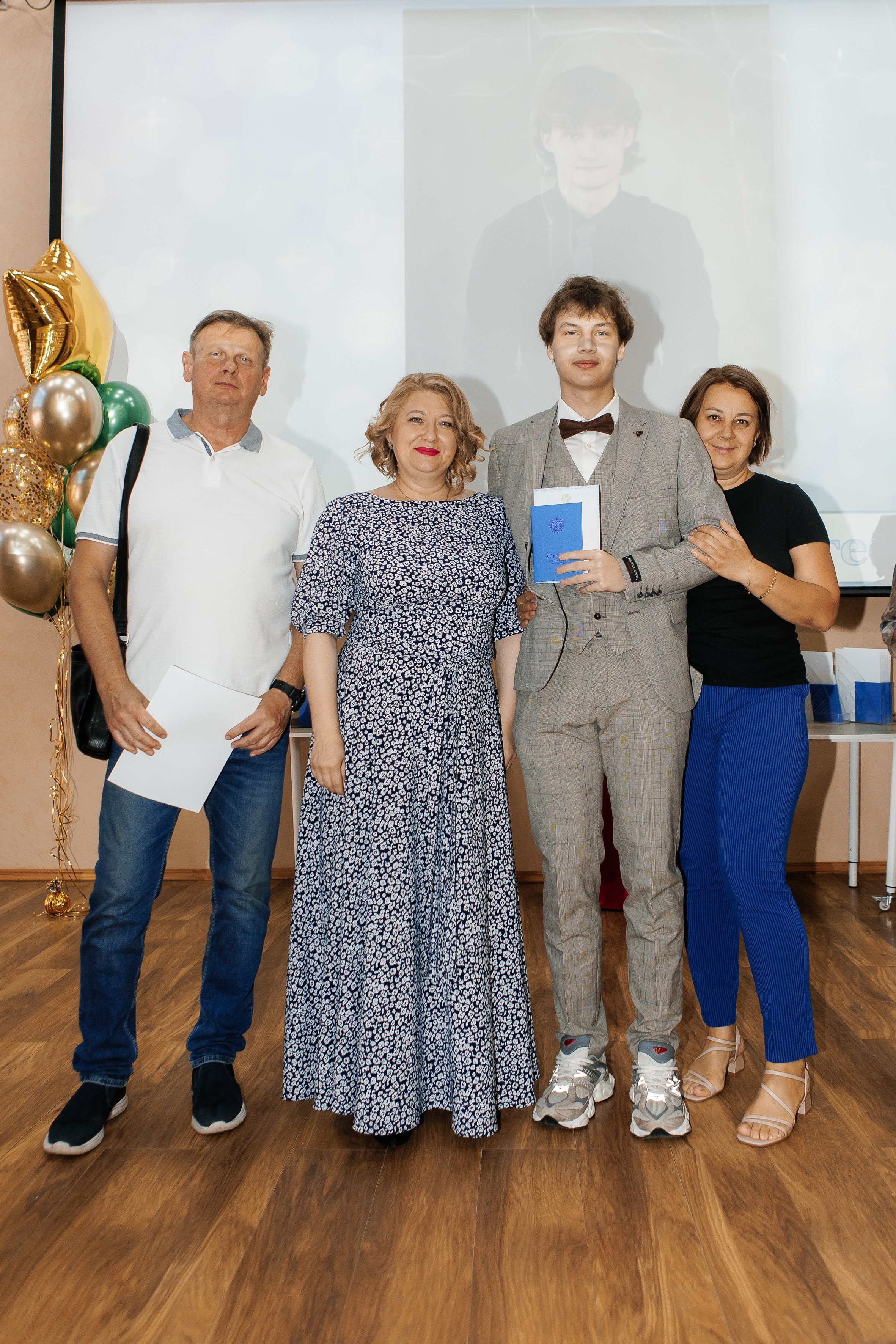 Выпускной Гимназия 12 2024 г. Свадебный и портретный Фотограф в Липецке Дмитрий Котюков