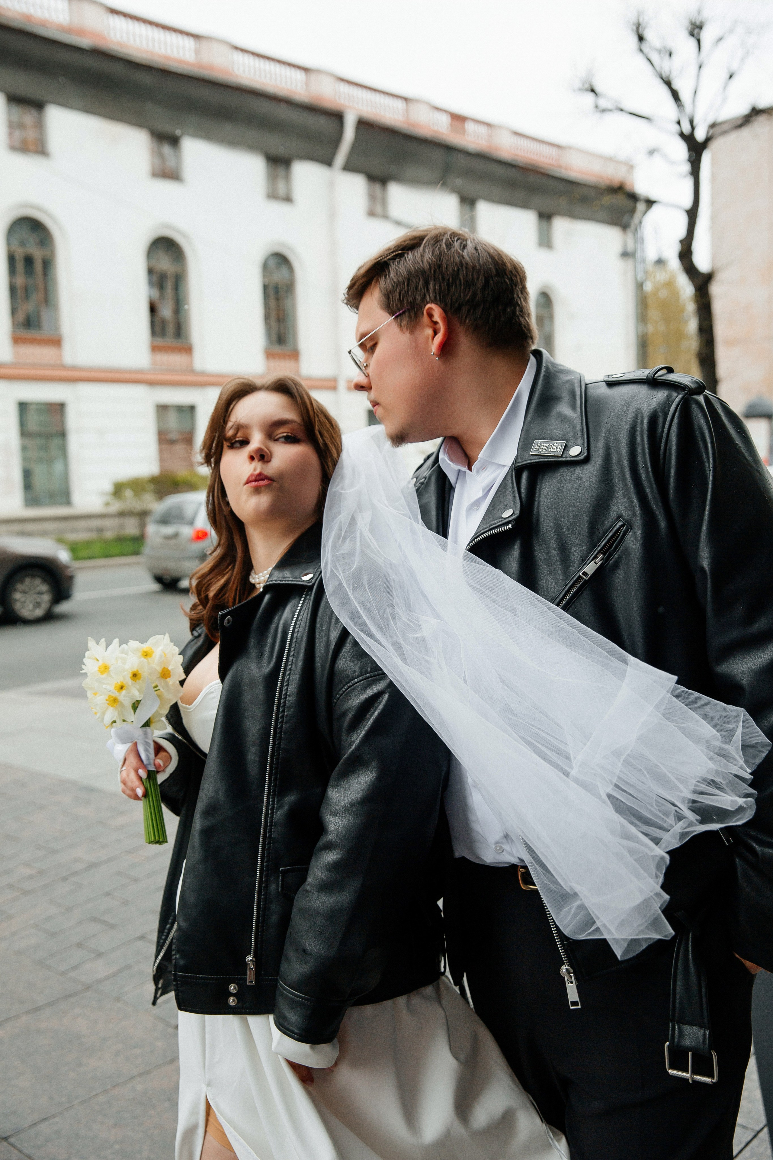 Съемка в отеле и регистрация прохладным майским днем. Свадебный фотограф в Санкт-Петербурге Вика Стукачева