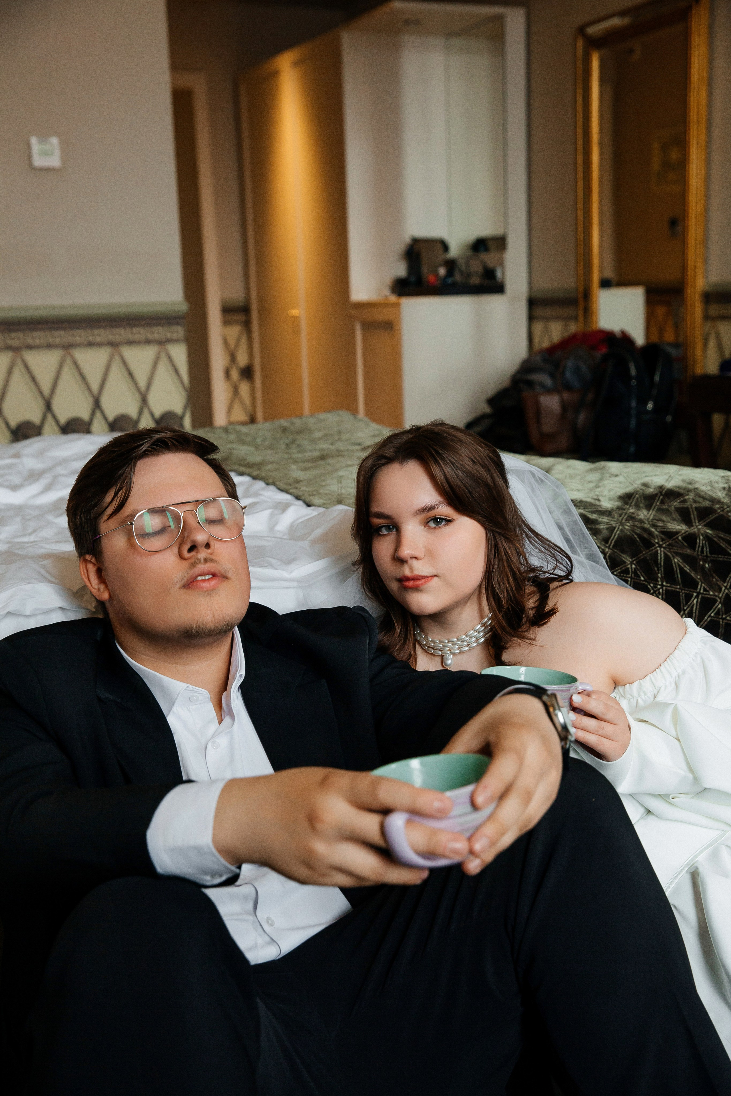 Съемка в отеле и регистрация прохладным майским днем. Свадебный фотограф в Санкт-Петербурге Вика Стукачева