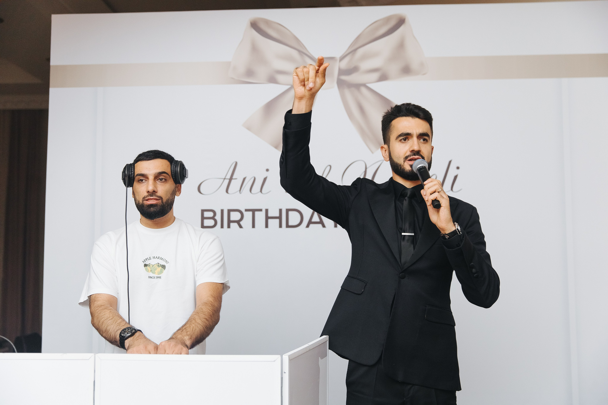 Ани и Назели. 35&5 День рождения, «Янтарь». Фотограф в Красноярске Надежда Воскресенская