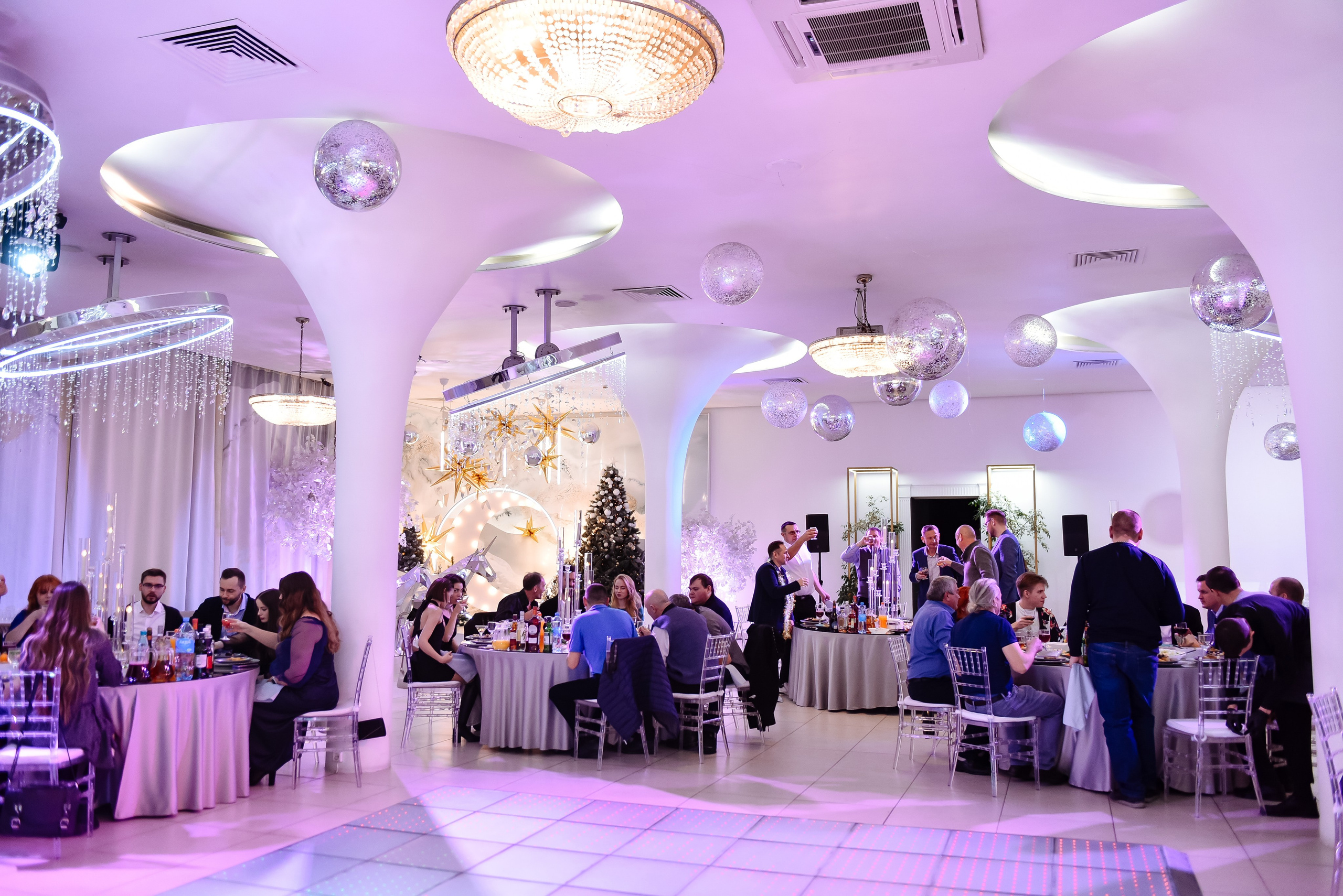 Новогодний корпоратив в ресторане Nebesa. Анастасия Петрович фотограф, фотокорреспондент в Москве и Санкт-Петербурге. Фотосъёмка репортажа, мероприятия, корпоративная съёмка, контент