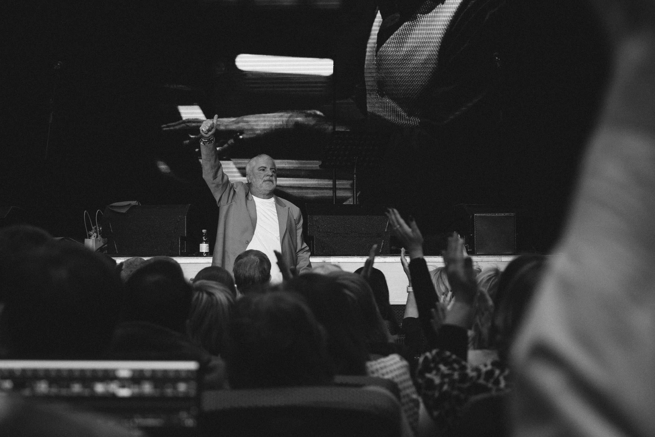 Сосо Павлиашвили в Красноярске 19.02.26. Фотограф Красноярск съемки лавстори, фотосессия в студии, портретная съемка, творческие фотосессии