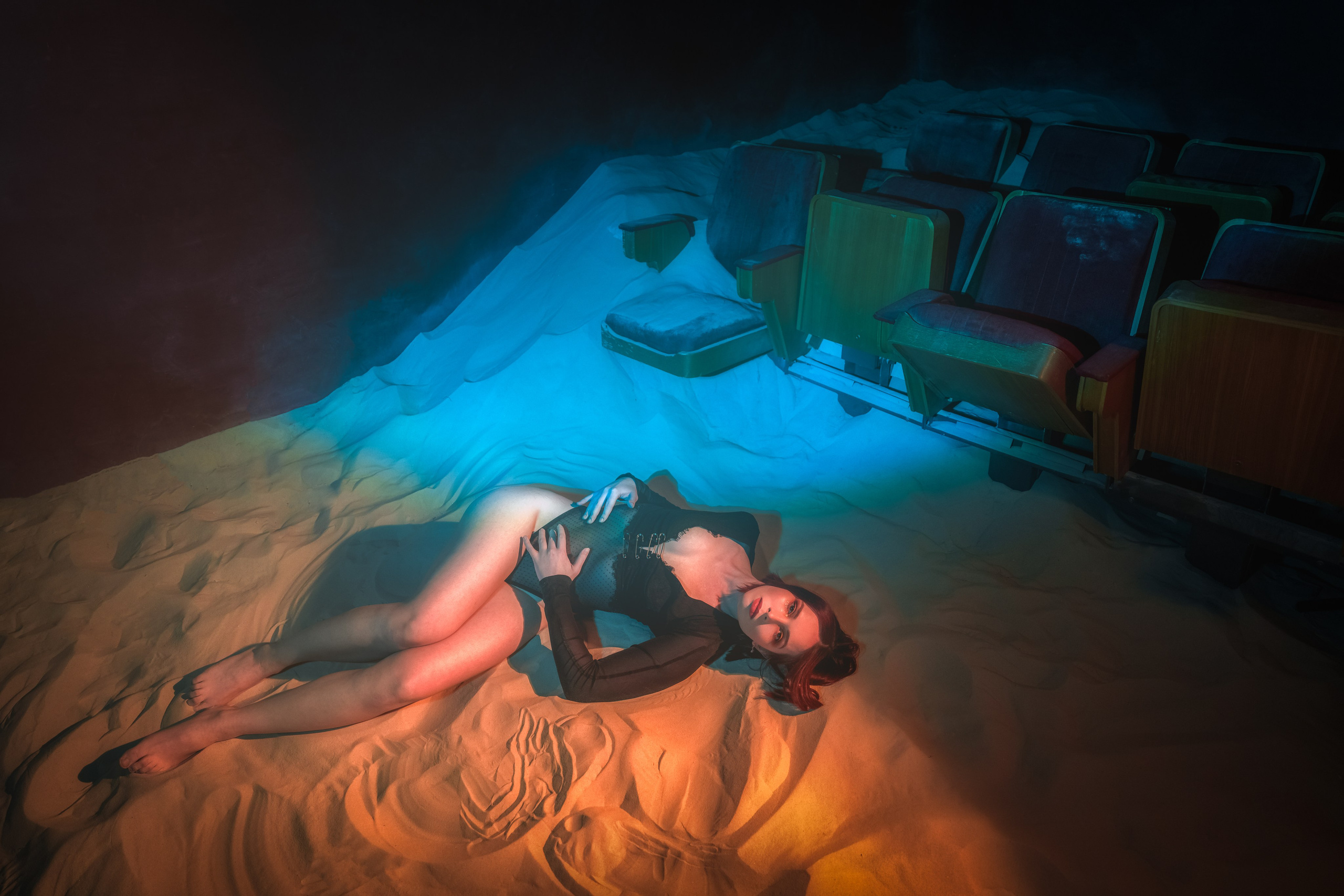 Фотосессия в зале с песком на студии Локация 223