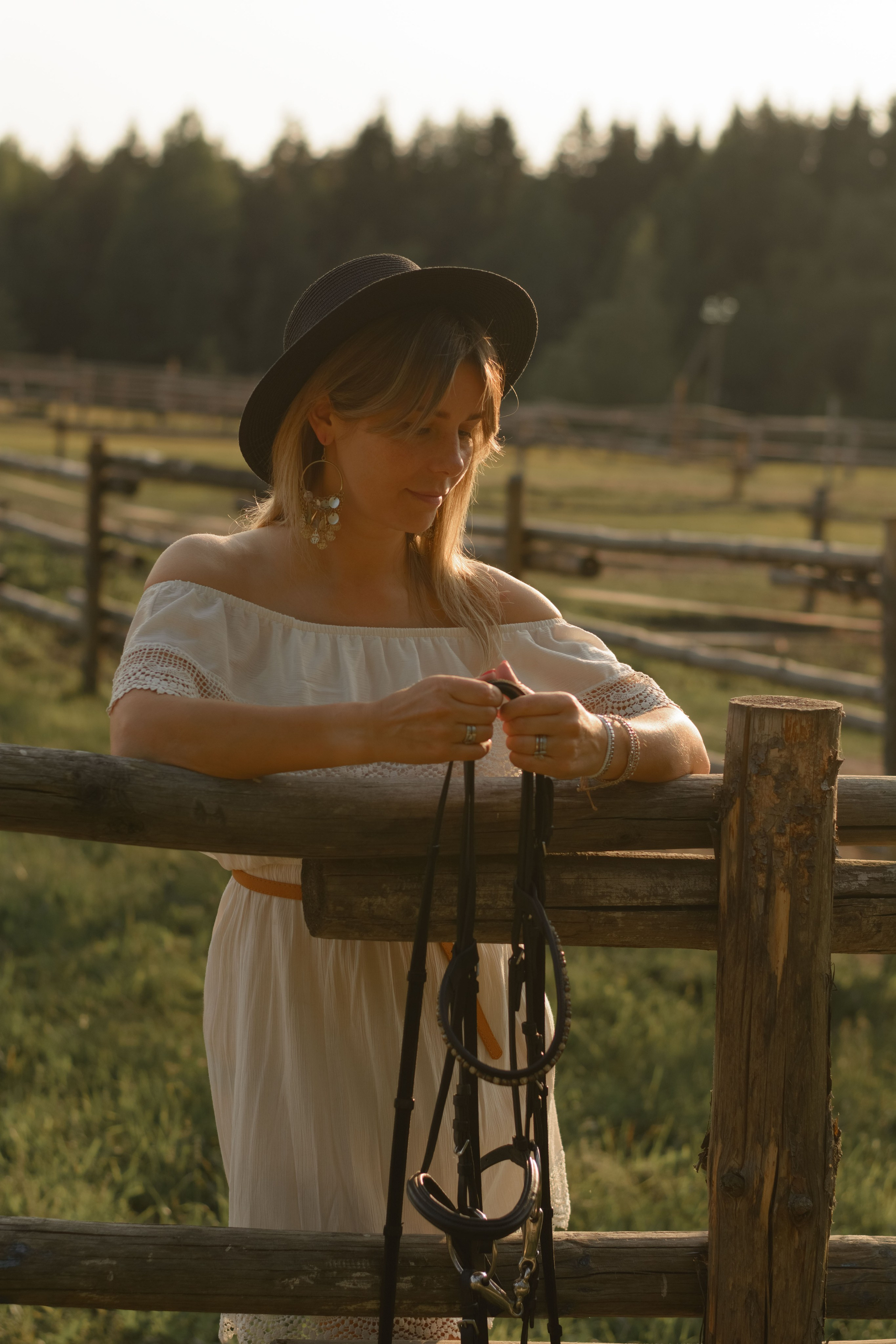 Анна. Женский портрет на конюшне. Портретный фотограф в Санкт-Петербурге Наталья Родионова