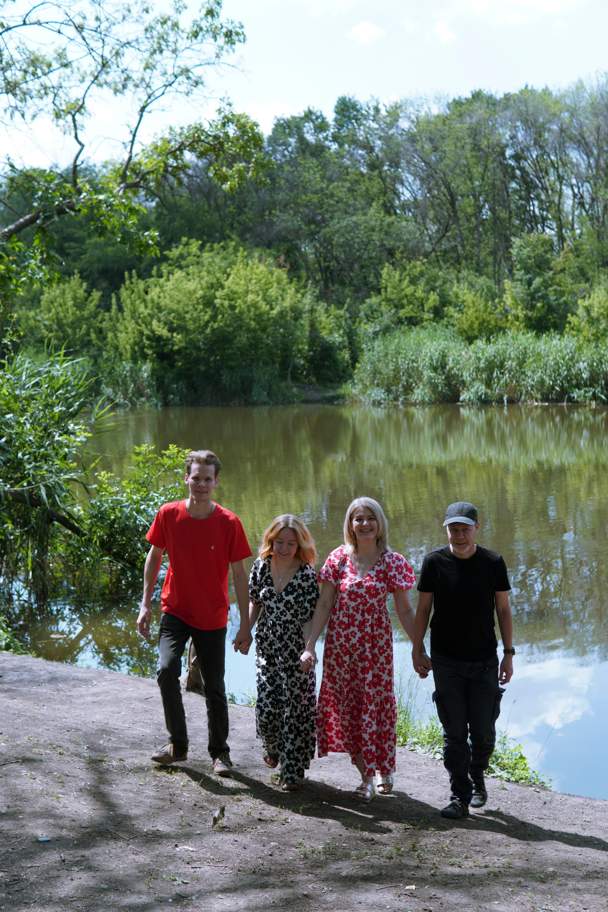 Семейная фотосессия у пруда. Фотограф в Ростове-на-Дону Марина Мальцева