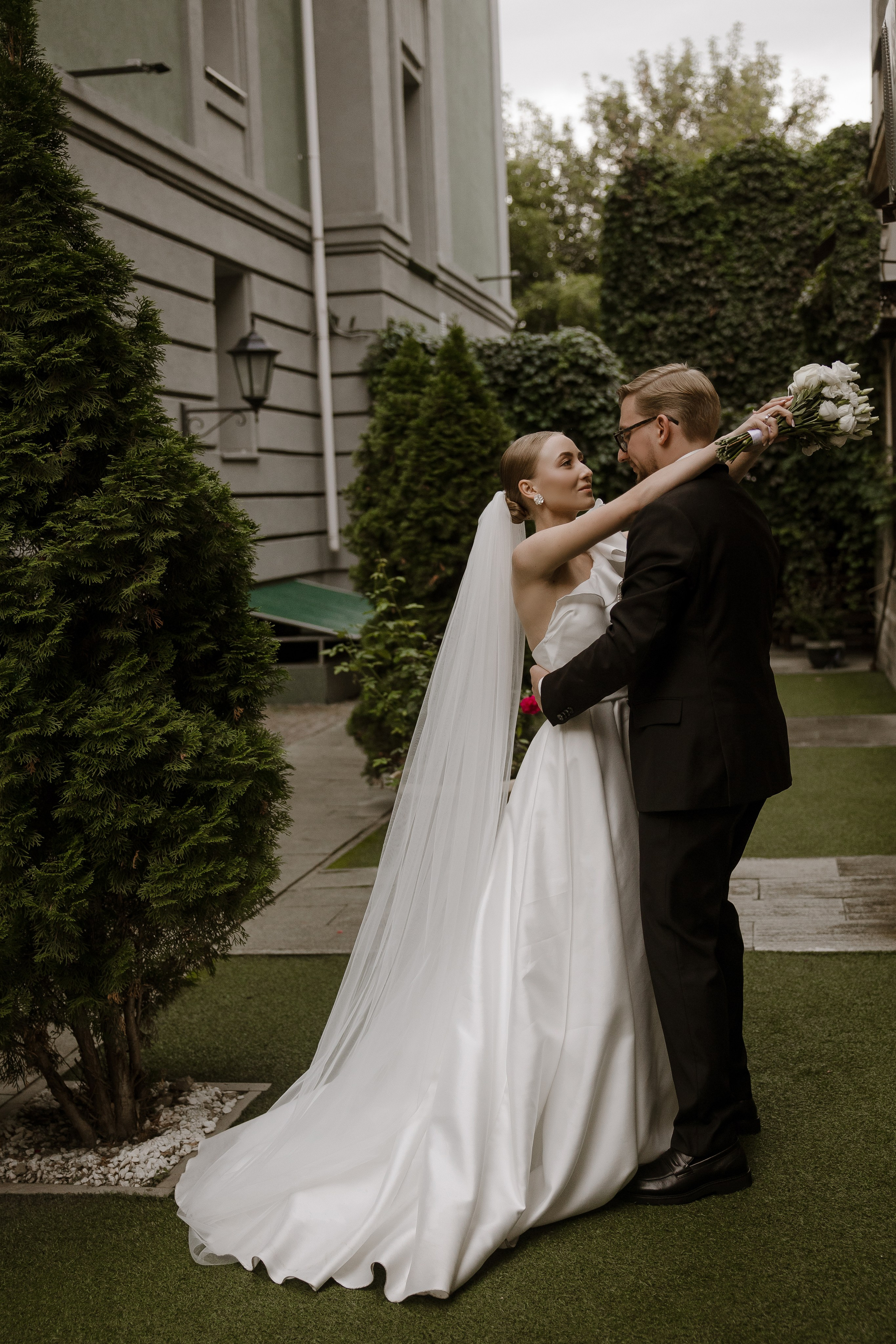 Свадебная фотосессия в Самаре в ресторане «Городская усадьба». Свадебный и семейный фотограф в Самаре и Тольятти | Елена Топанцева