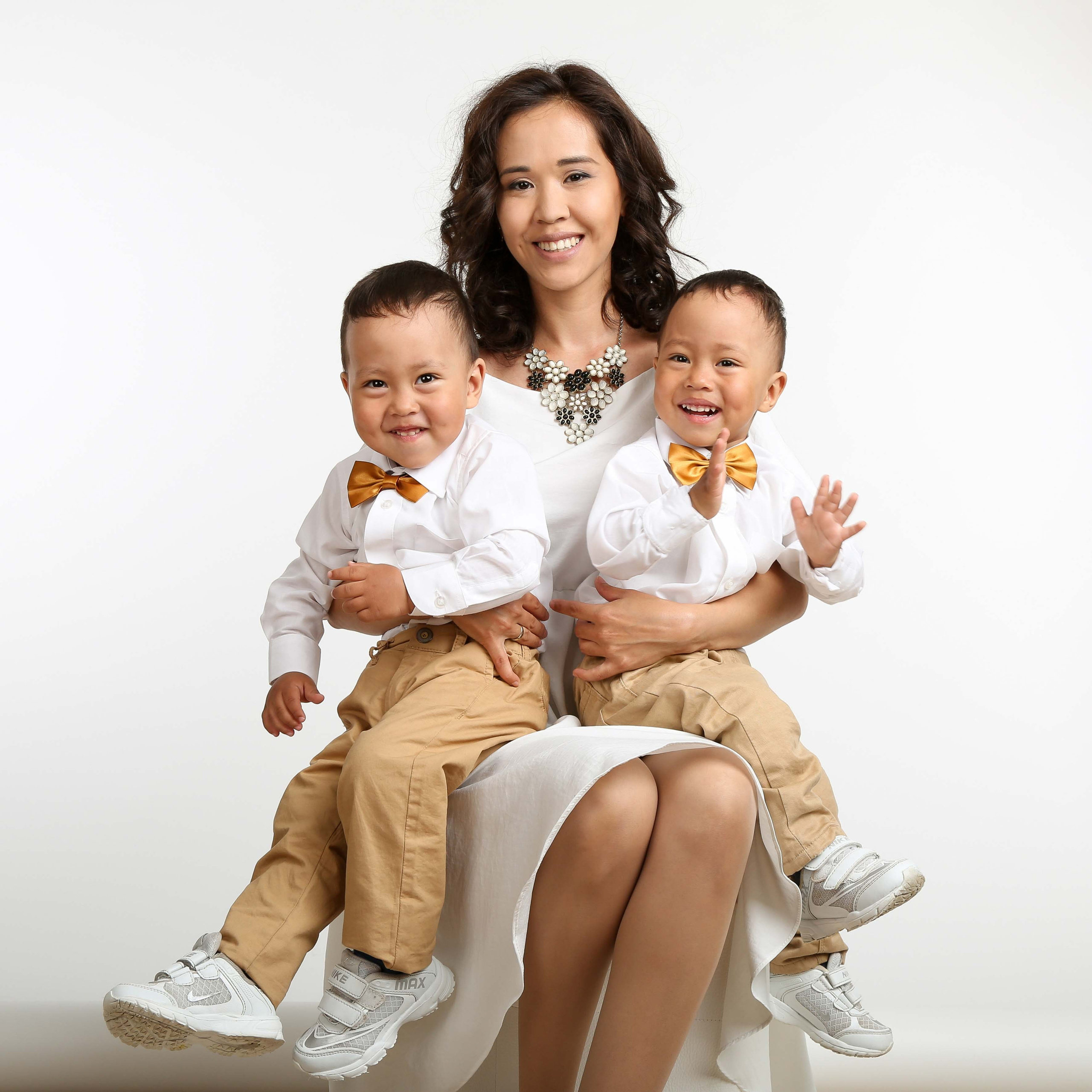 Фотосессия семейная. Фотостудия Алматы. Семейная и детская фотостудия Family studio.Фотограф Алматы