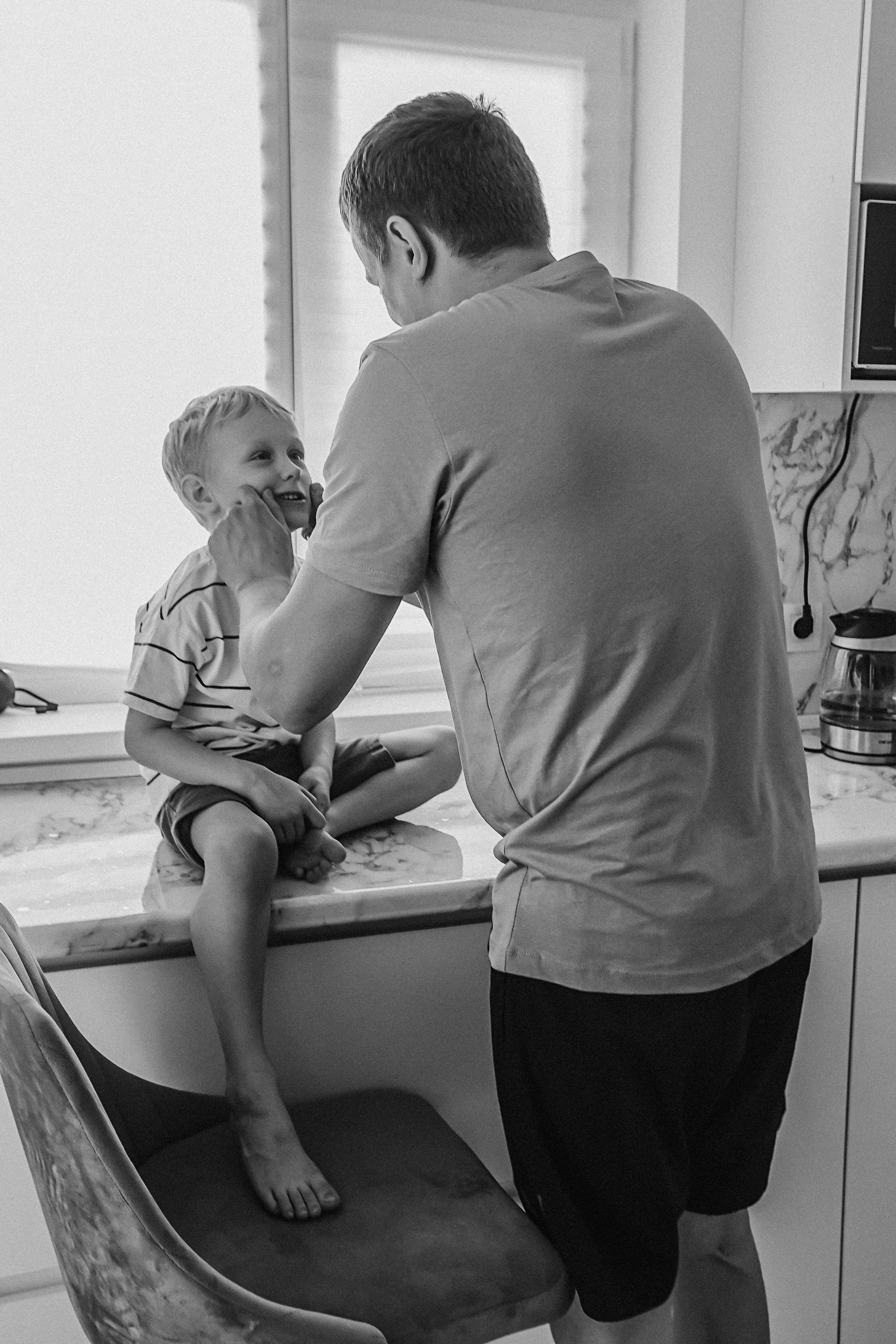 Семейная в домике (репортаж). Семейный фотограф Тюмень, фотограф на роды Салмина Мария