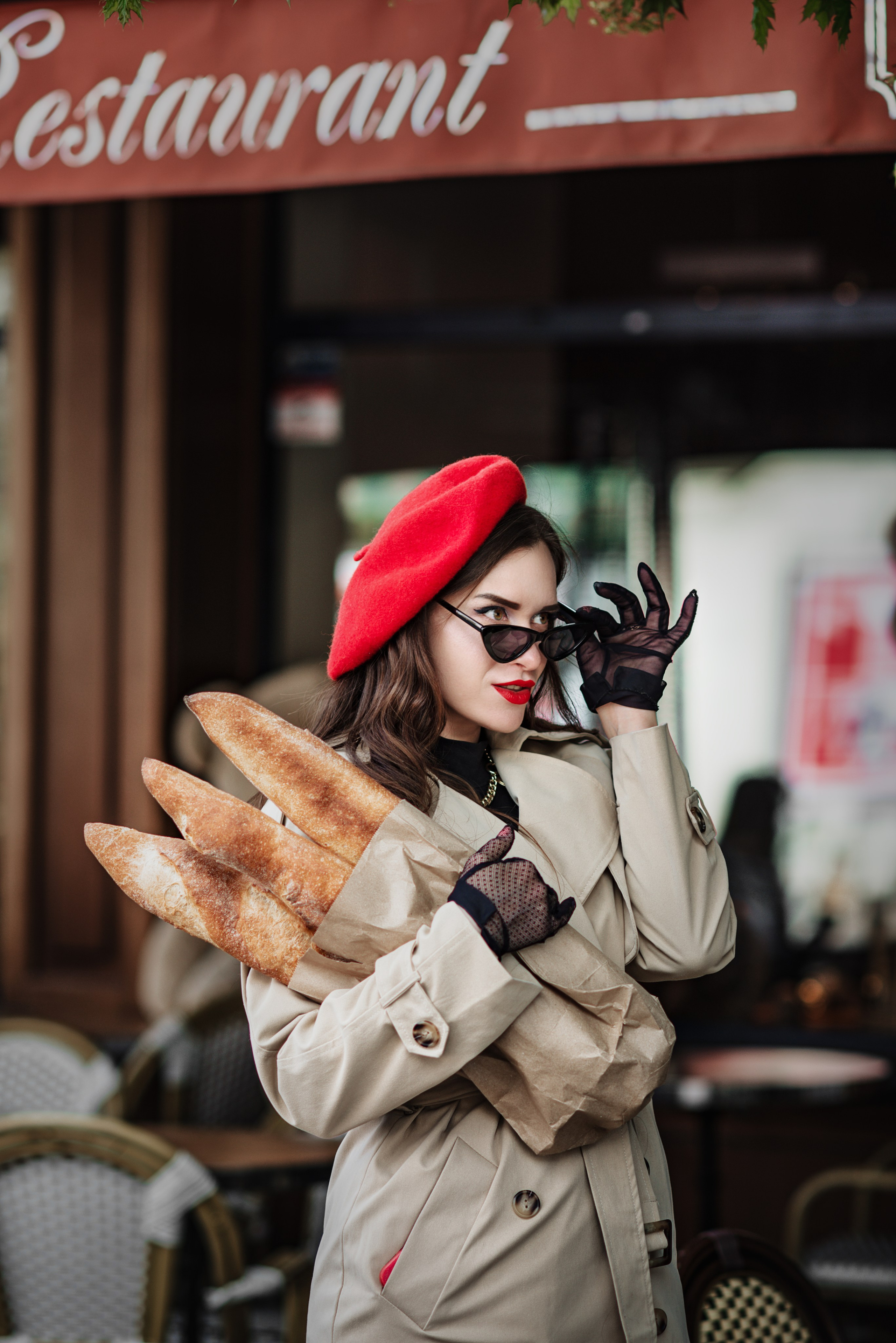 Портретная фотосессия в городе. Красивая девушка в кафе. Фотограф в Симферополе и по Крыму Ольга Топоривская.