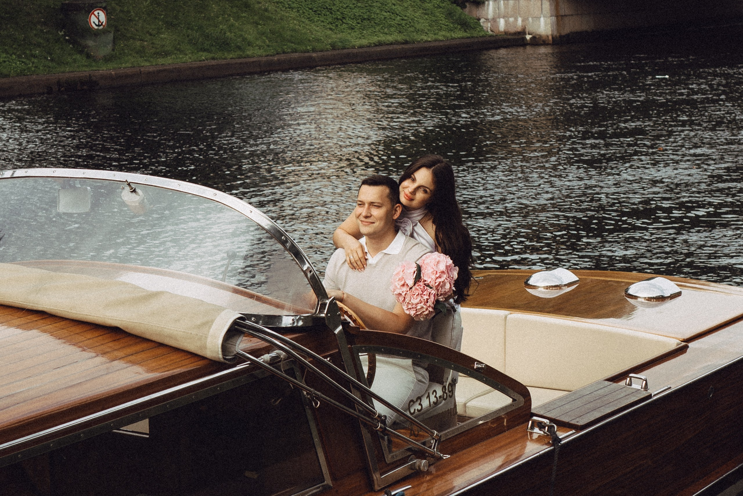 СВАДЕНБНАЯ СЬЕМКА НА КАТЕРЕ ПО КАНАЛАМ САНКТ-ПЕТЕРБУРГА И В АКВАТОРИИ НЕВЫ. Профессиональный фотограф, Санкт-Петербург — Виктория Богомолова