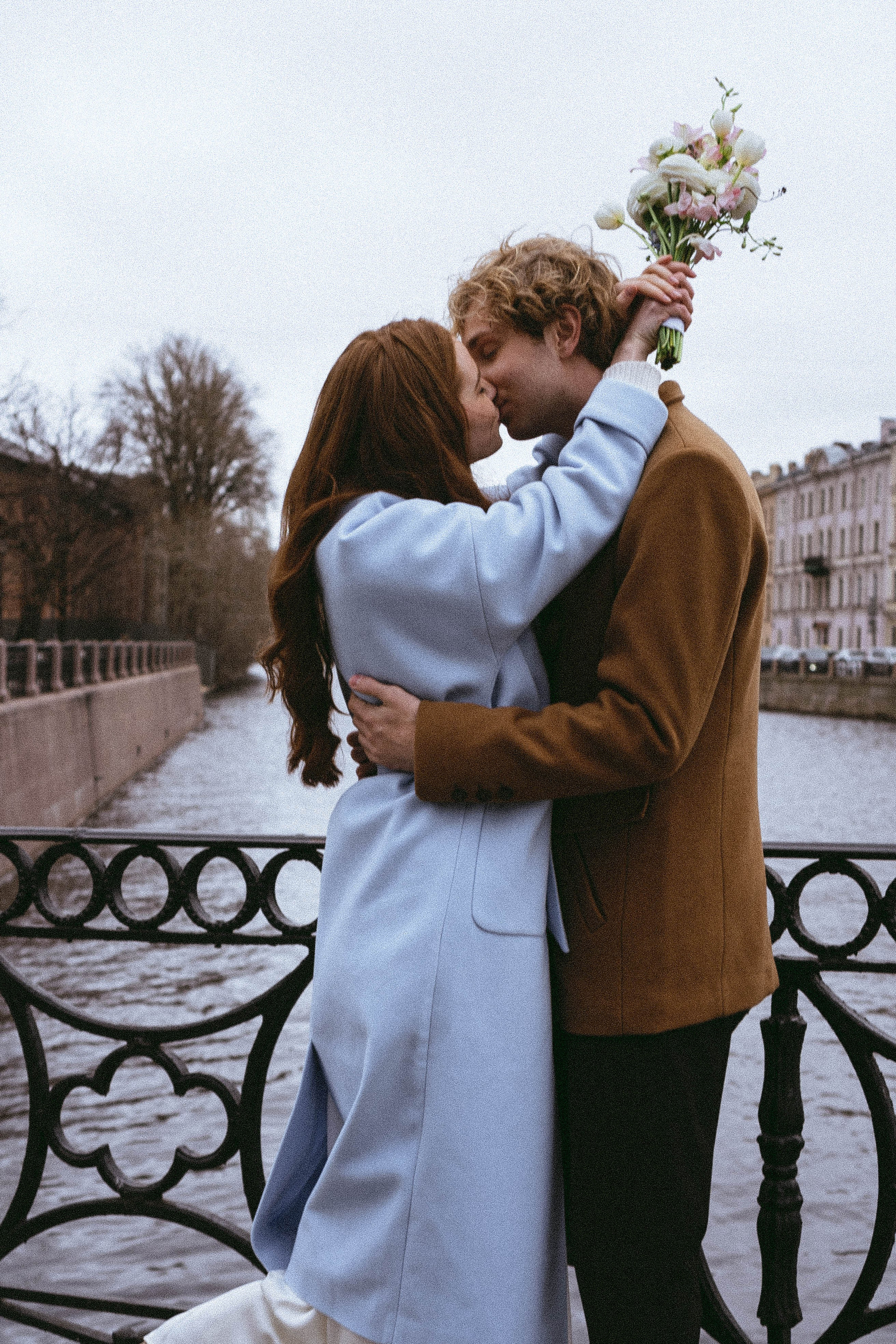 СВАДЕБНАЯ ПРОГУЛКА ПО ПЕТРОГРАДКЕ ВЕСНОЙ (ФОТОСЕССИИЯ ПАРЫ СВАДЕБНАЯ). Профессиональный фотограф, Санкт-Петербург — Виктория Богомолова