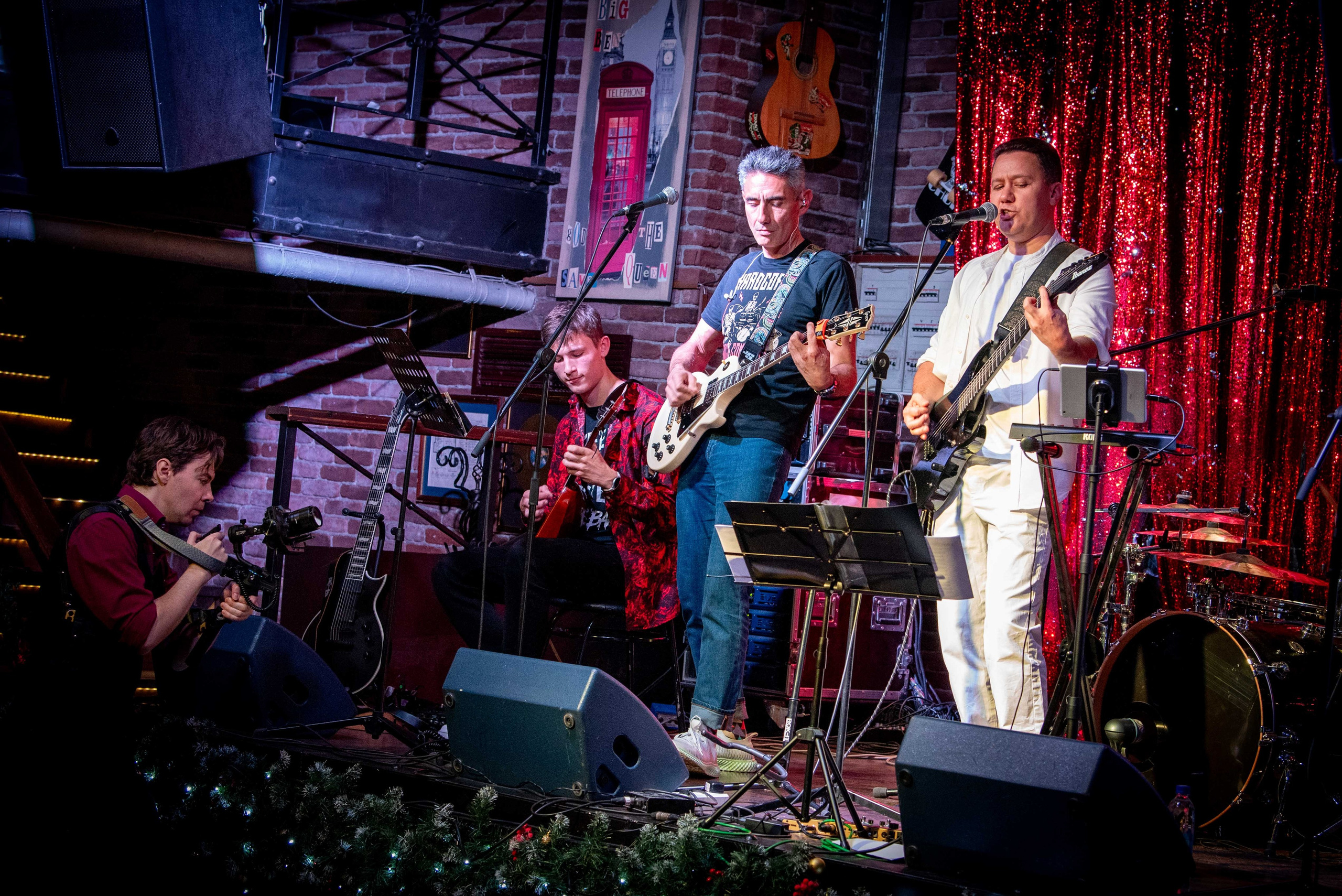 LifePub 16.12.2024. Московская кавер-группа BankBand