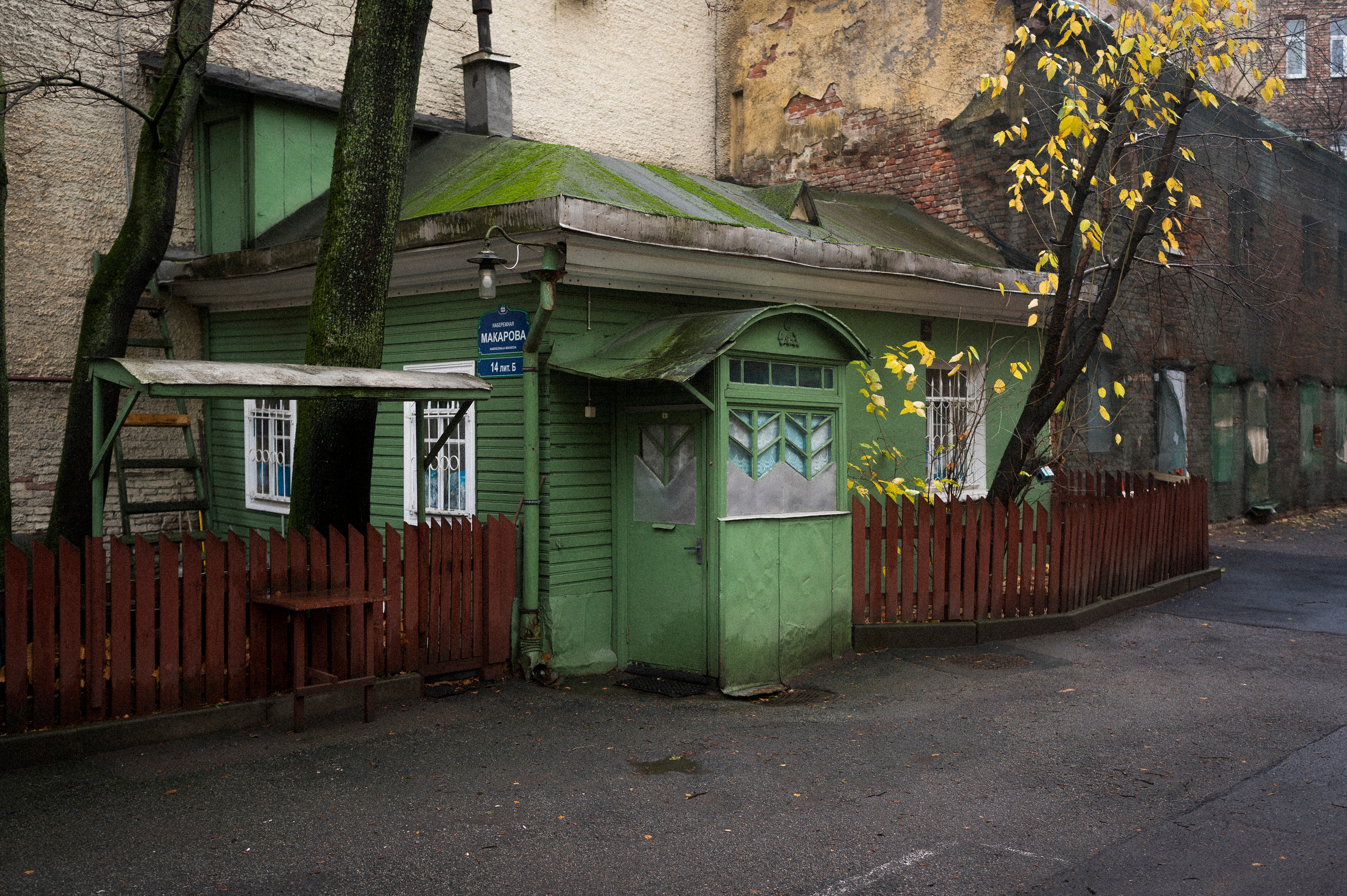 To the northwest of Russia. Kartascheff