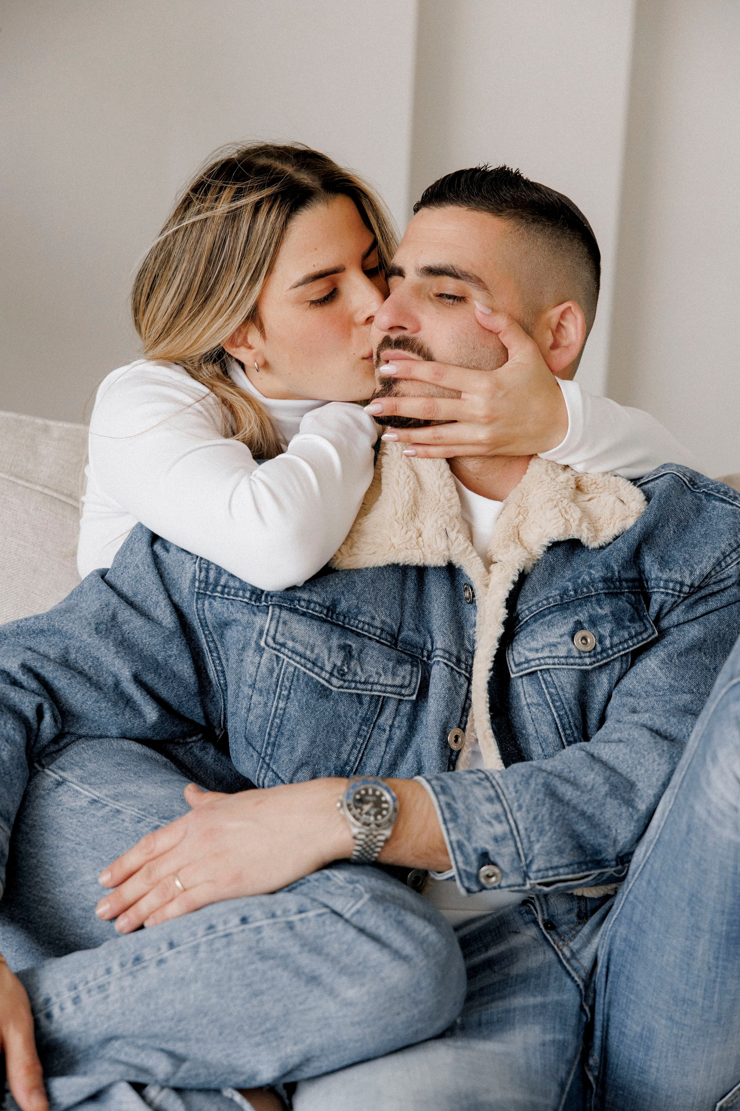 Family photoshoot in White Studio. Wedding and family photographer