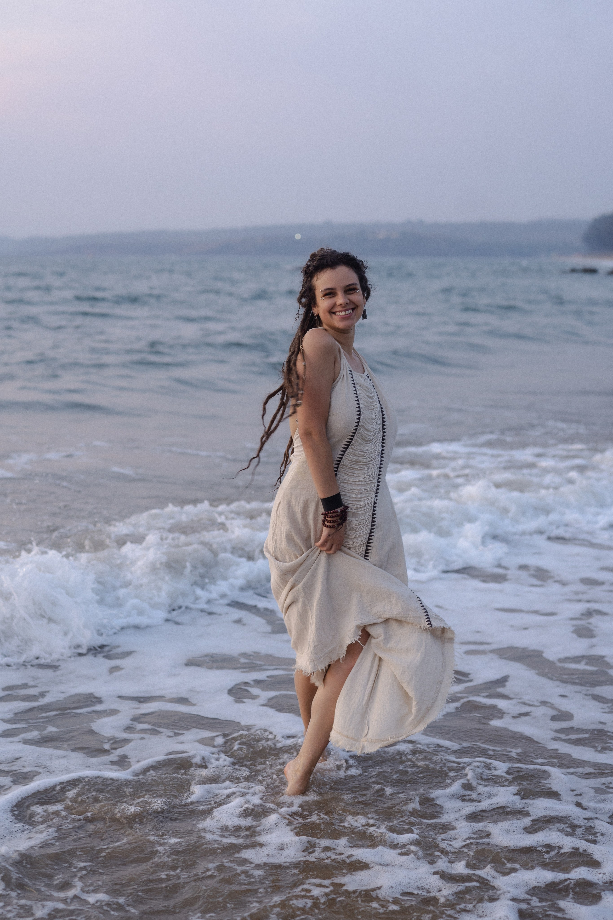 Ксения и море. Фотограф Аля Овчарова