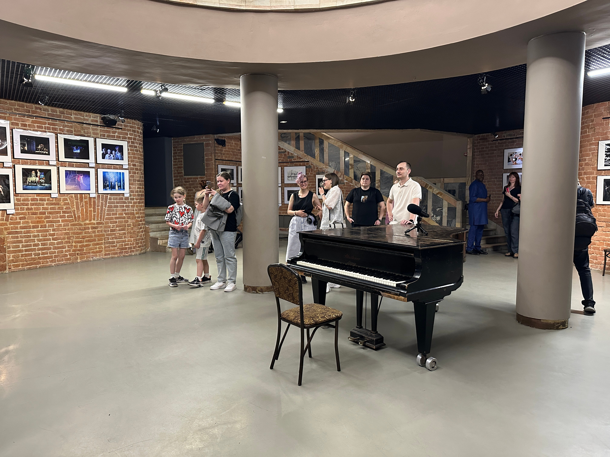 МОЛОДОЙ ТЕАТР. Reportage, architectural, fine art photographer Lena Melnikova in Moscow