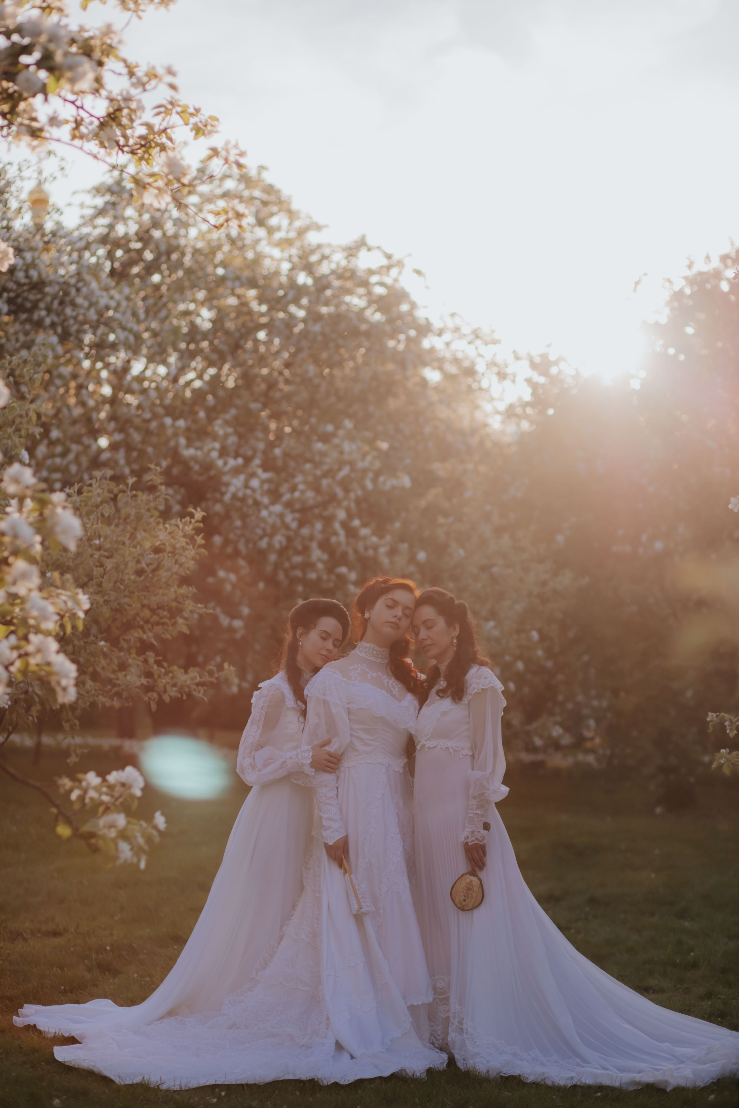 Яблоневый сад. Художественная винтажная фотография