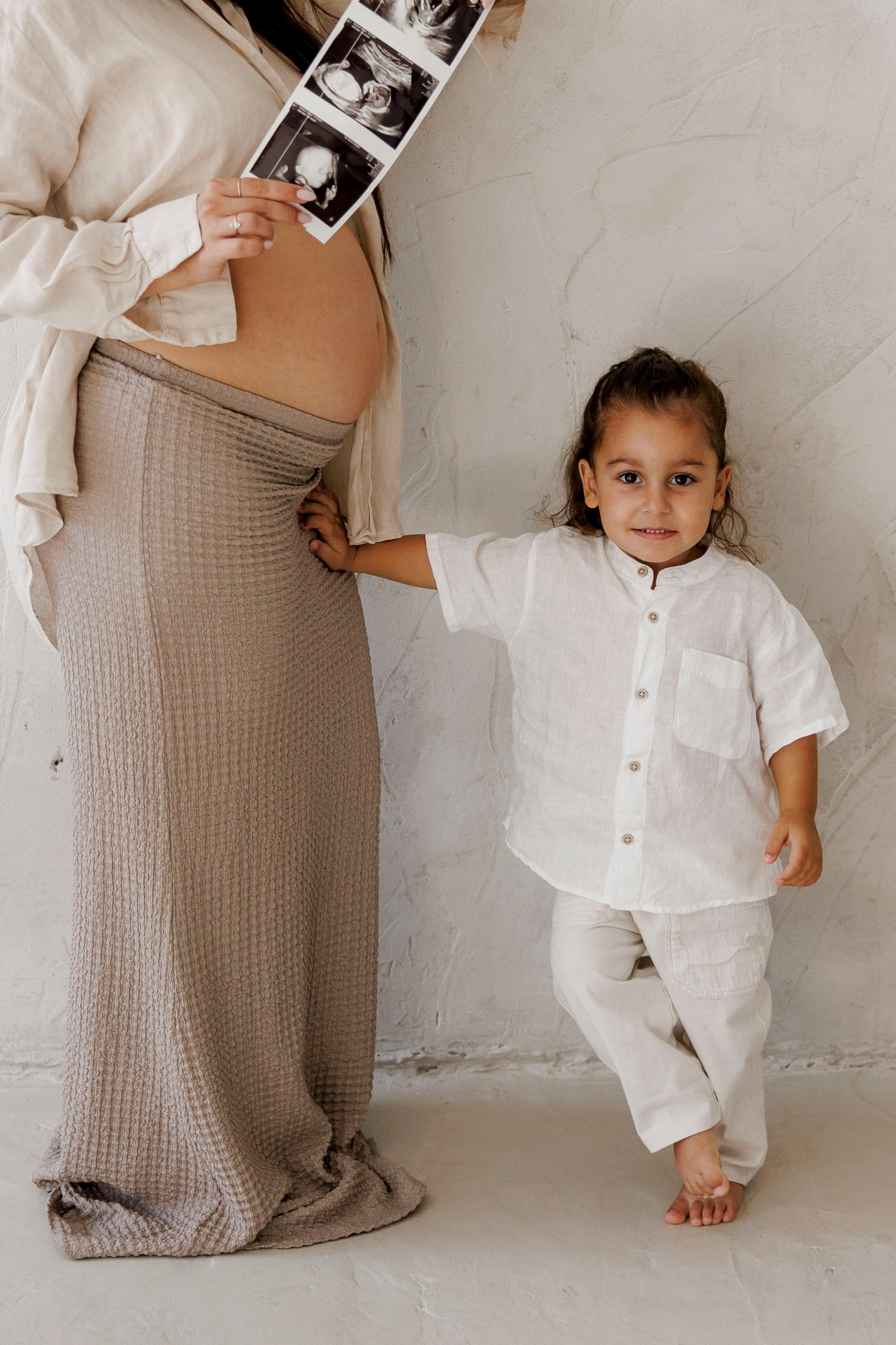 Pregnancy photoshoot inside the Grey Studio. Главная