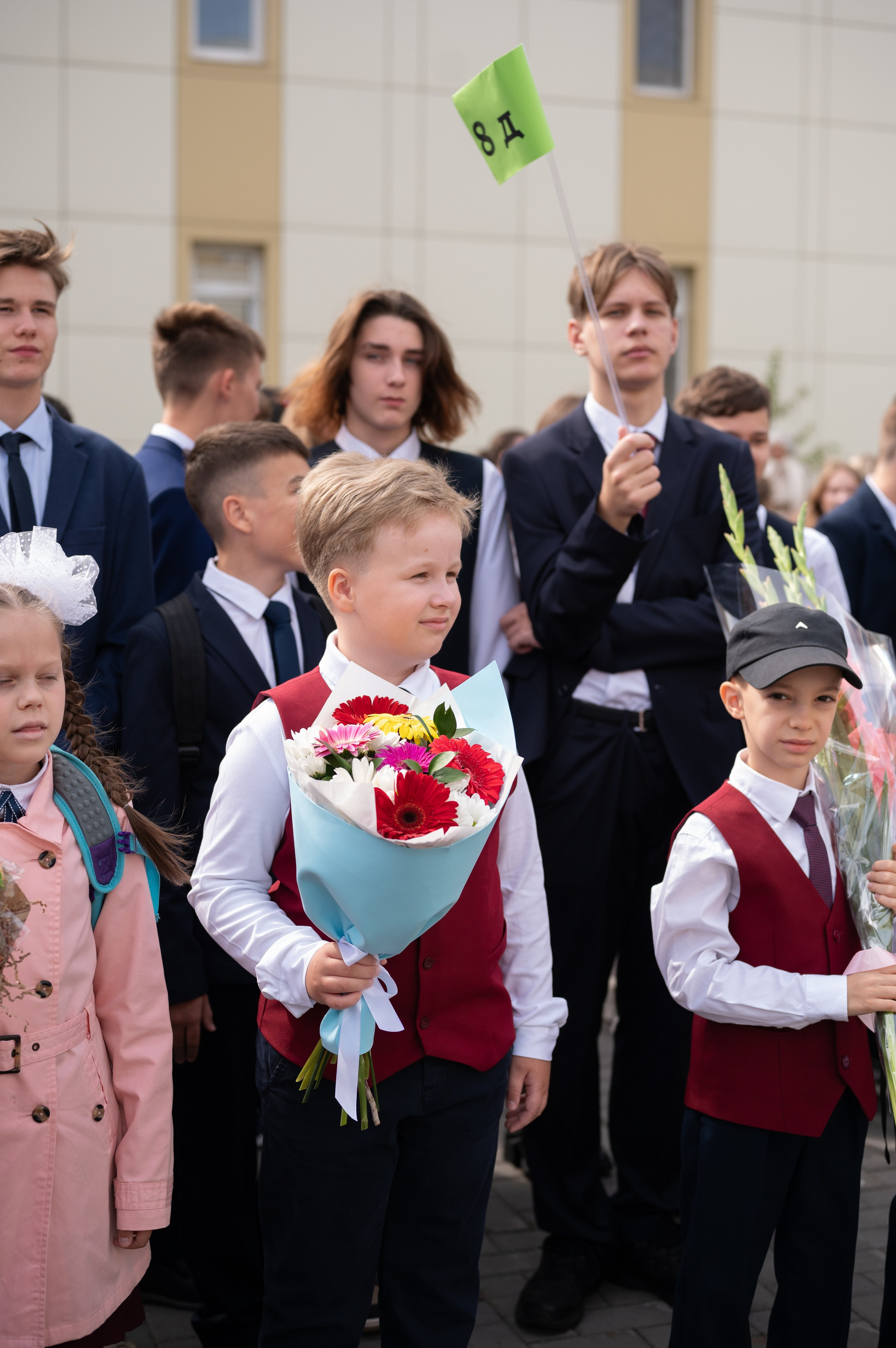 1 сентября 16 гимназия 2 класс (линейка + в классе+ на улице). Фотограф новорожденных, семейный детский в Тюмени Татьяна Морозова