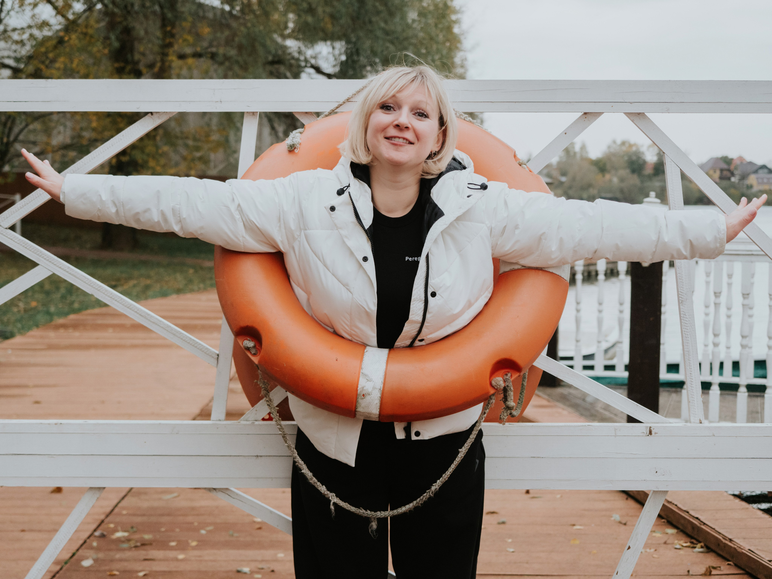 Фото сотрудницы компании в круге на рыбалке в Москве